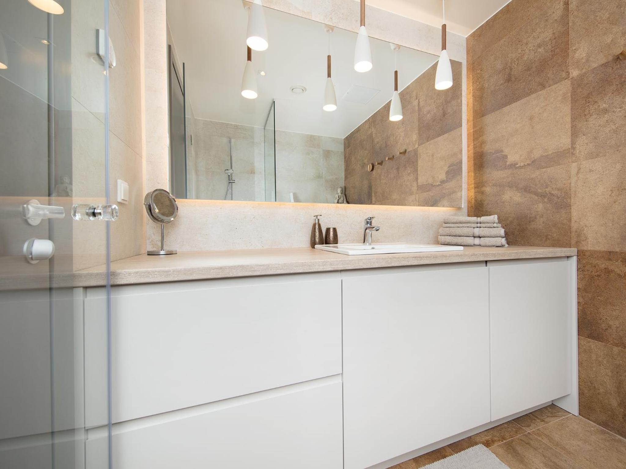 Apartment with Terrace - Photo 17