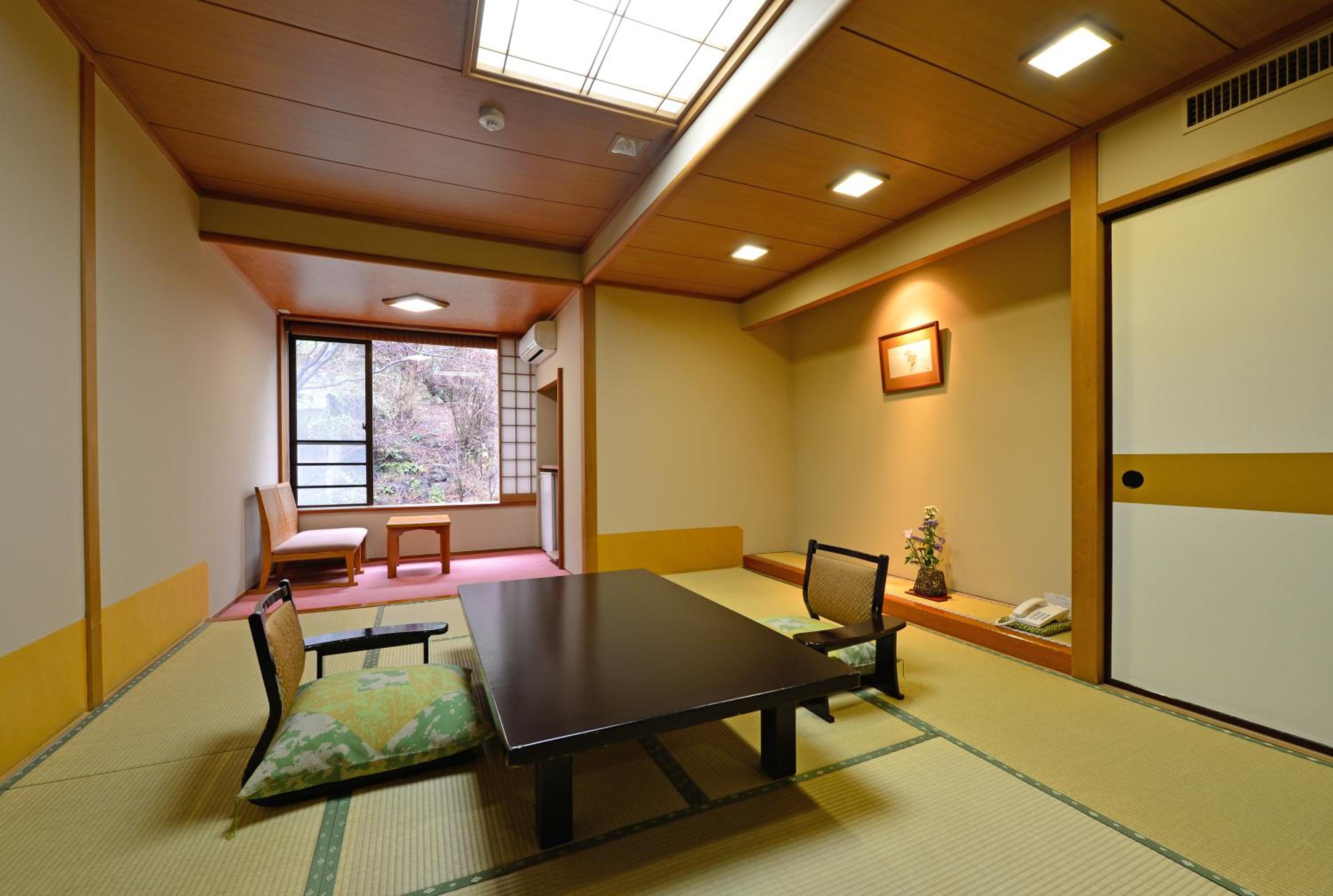 Superior Japanese-Style Room photo 2