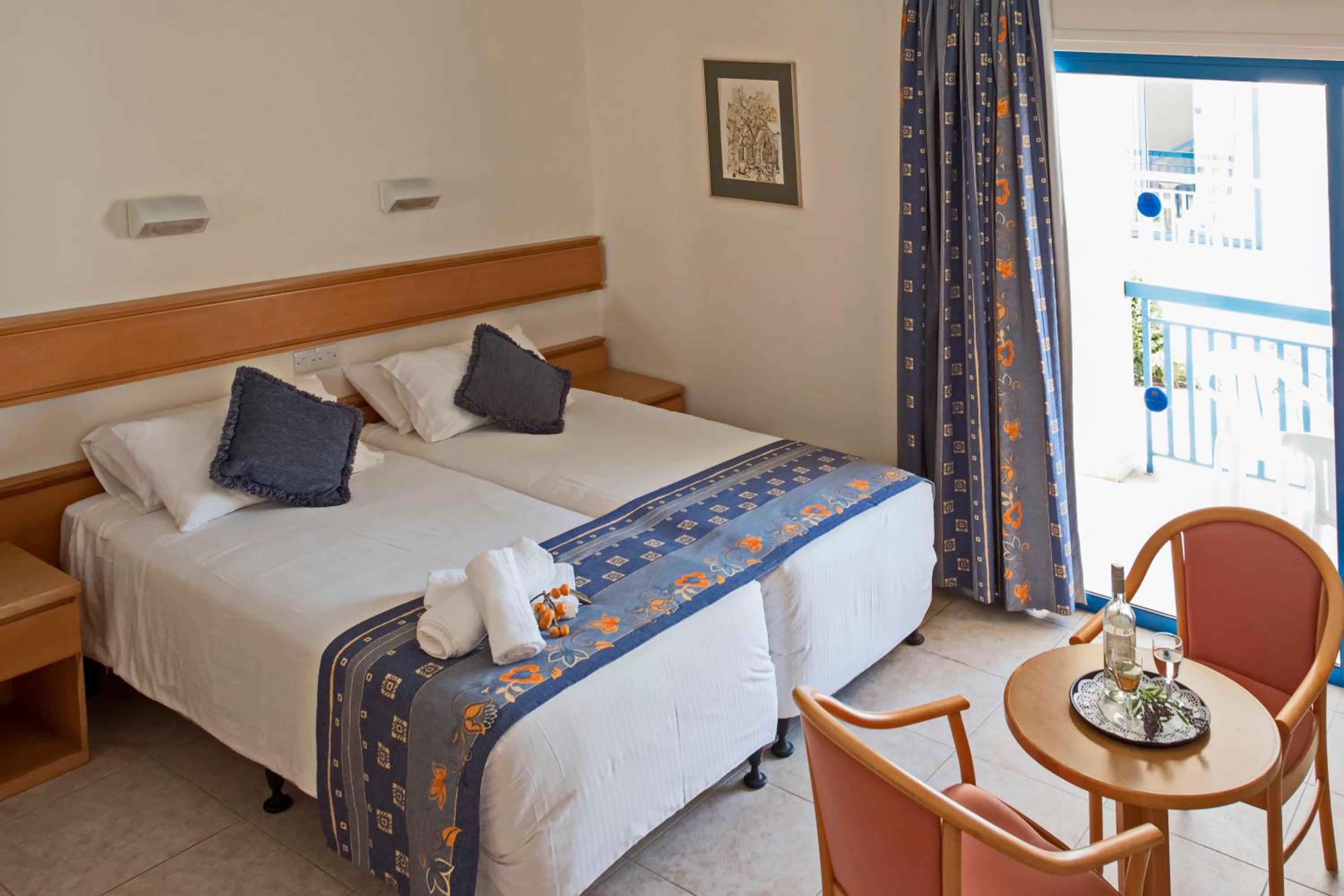 Superior Twin Room with Pool View - Photo 1