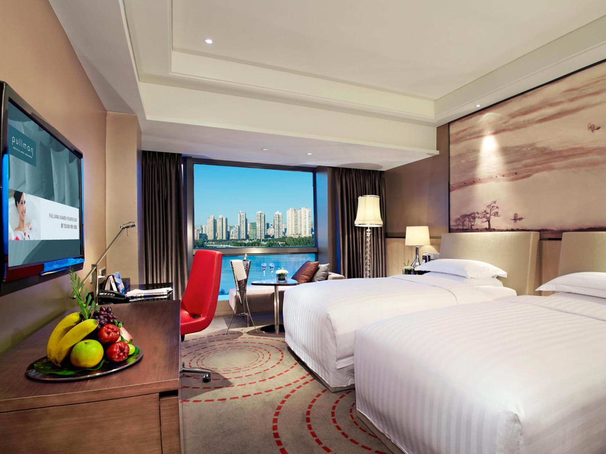 Deluxe King Room with Lake View - Photo 1