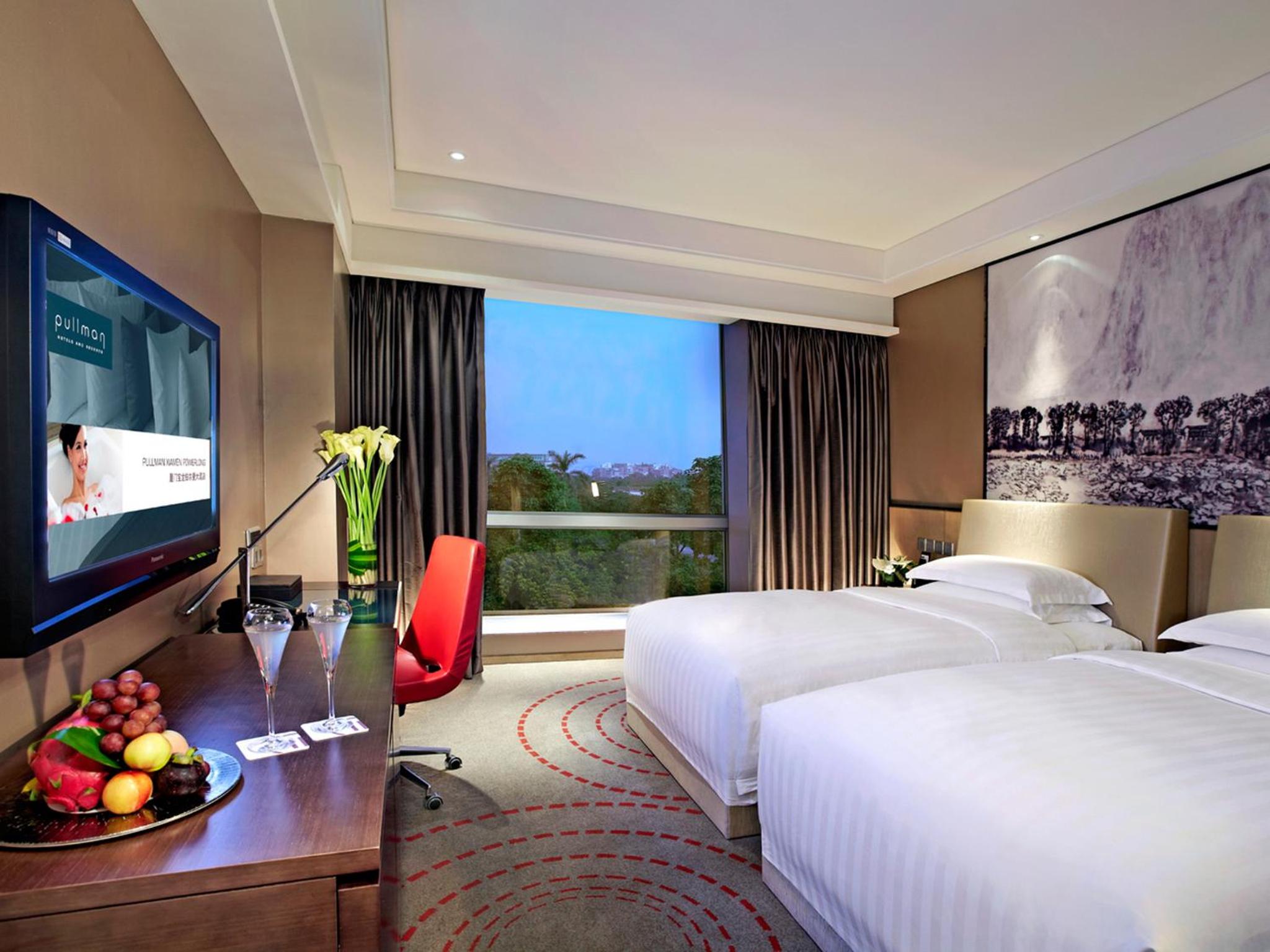 Deluxe King Room with Park View - Photo 1