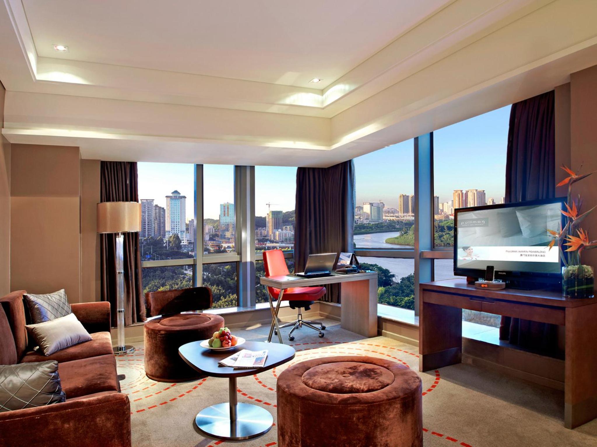 Deluxe Suite - Photo 2