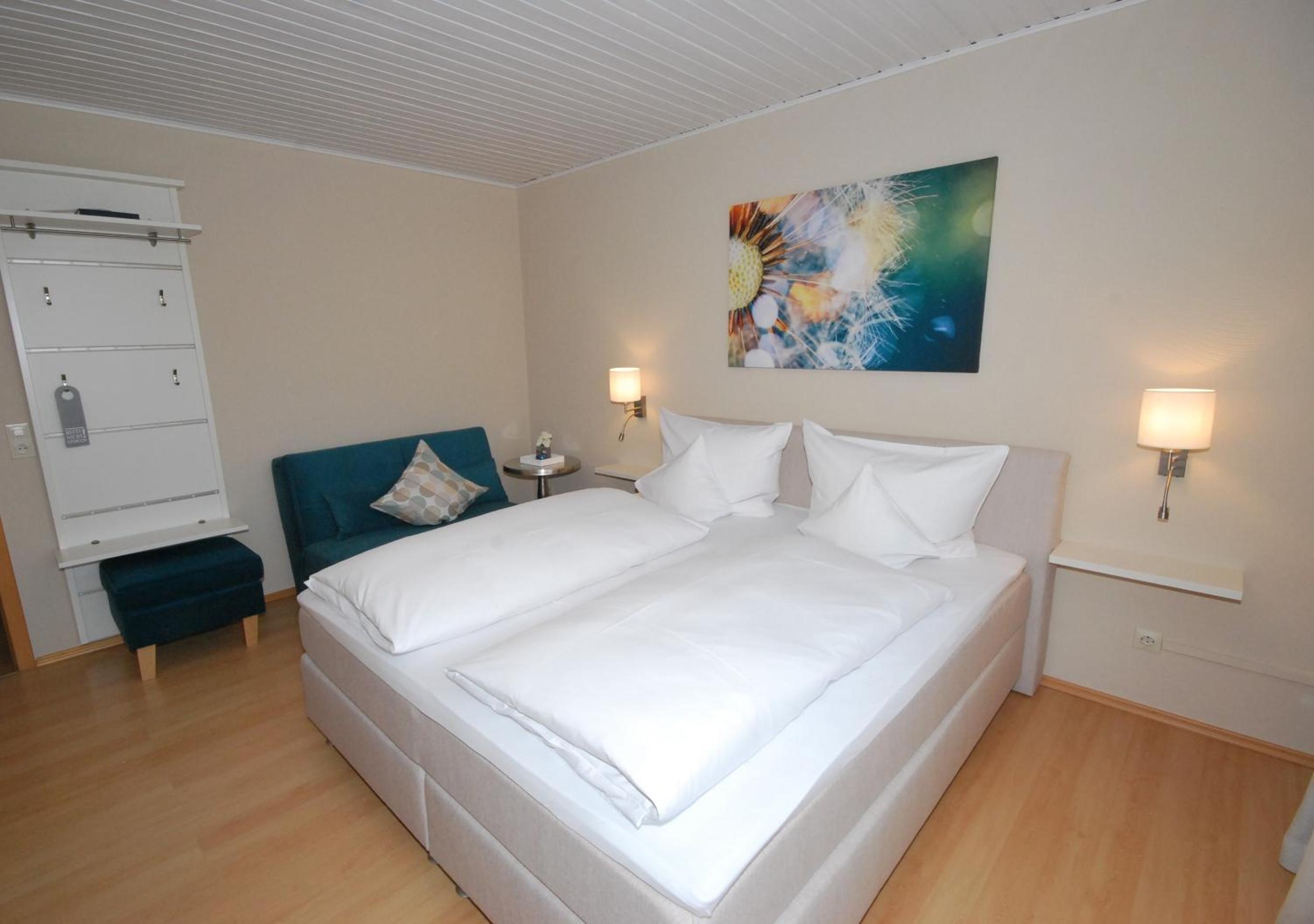 Double Room with Balcony - Photo 2