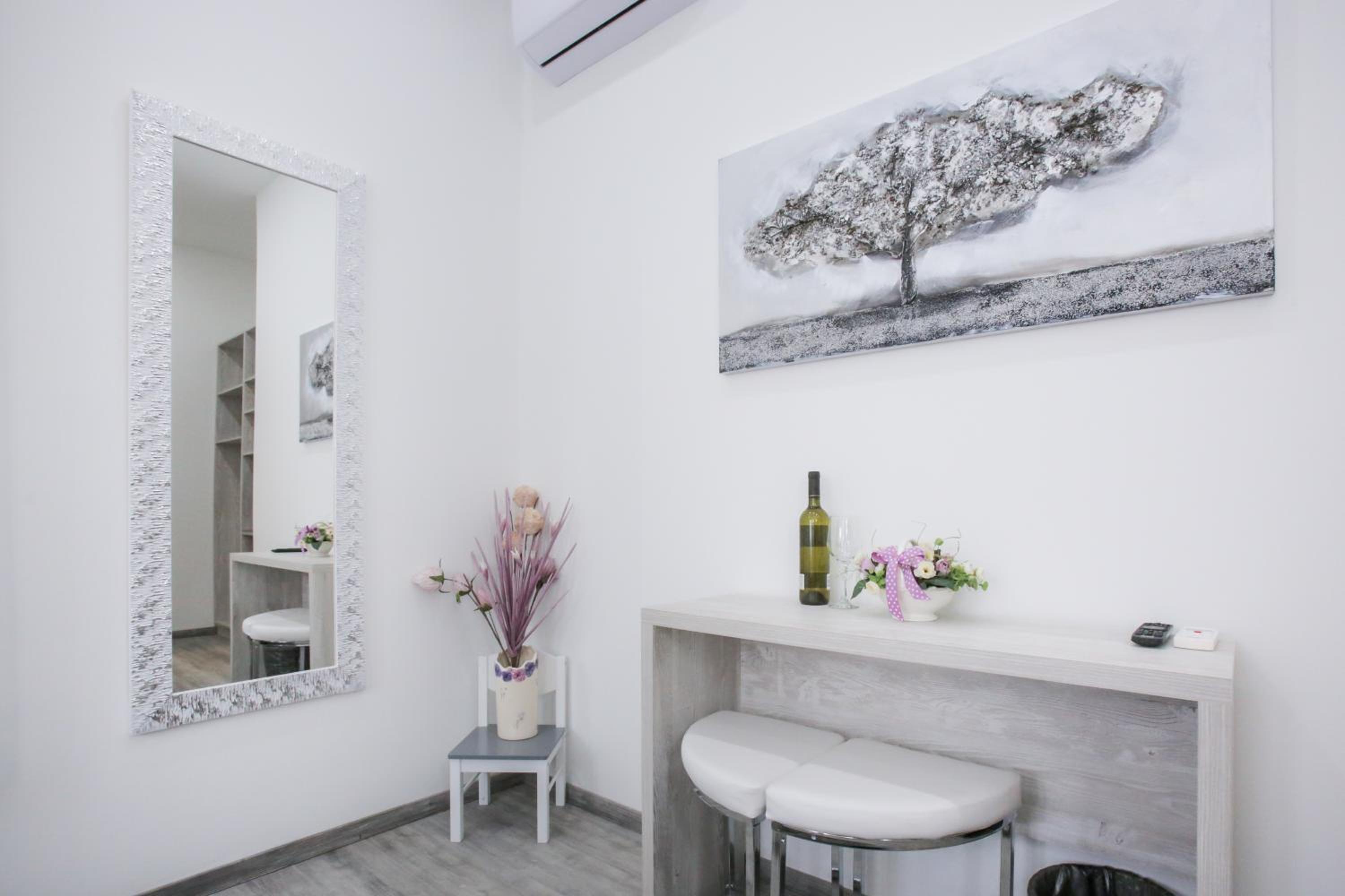 Deluxe Double or Twin Room - Photo 12