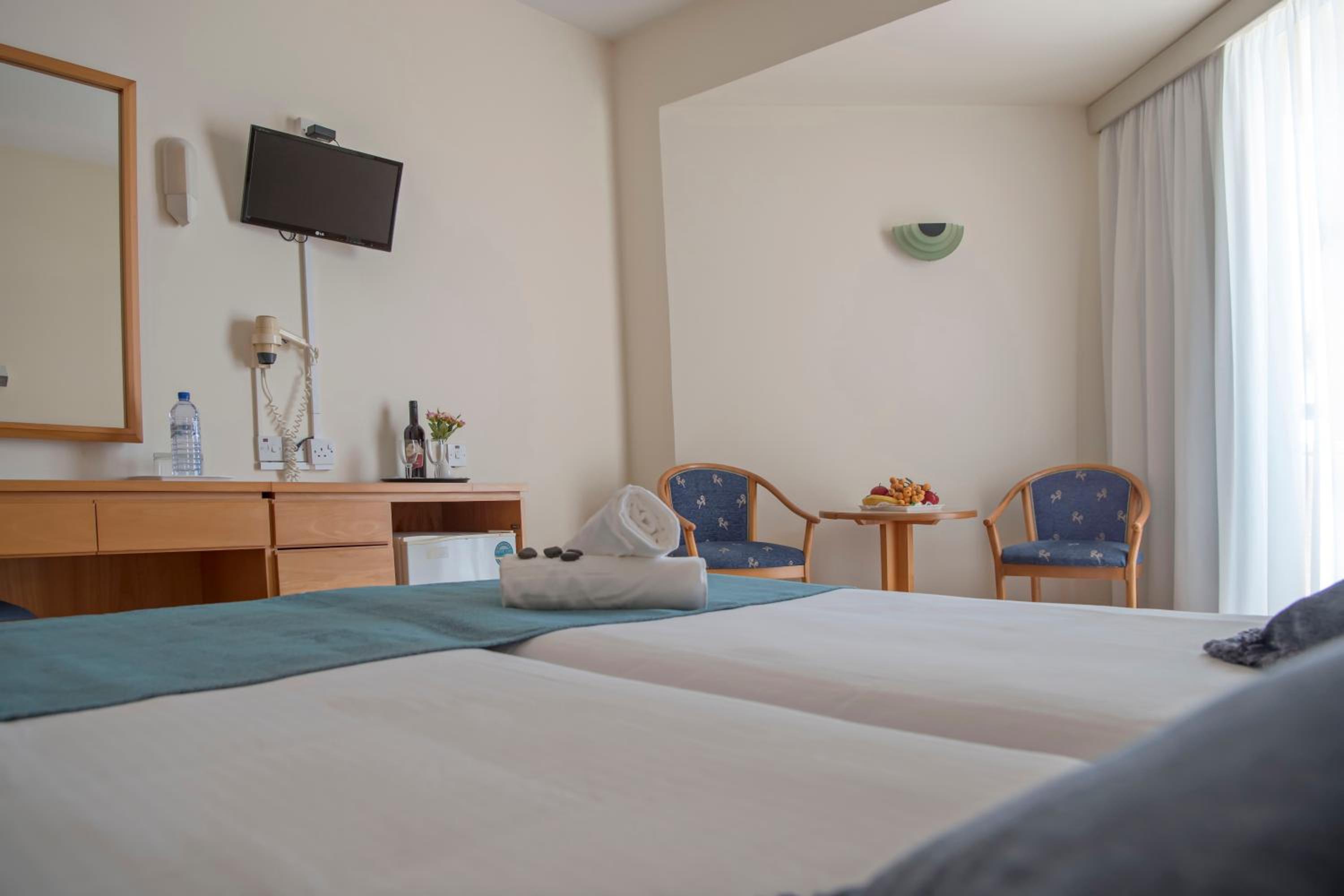 Standard Twin Room with Inland View - Photo 4