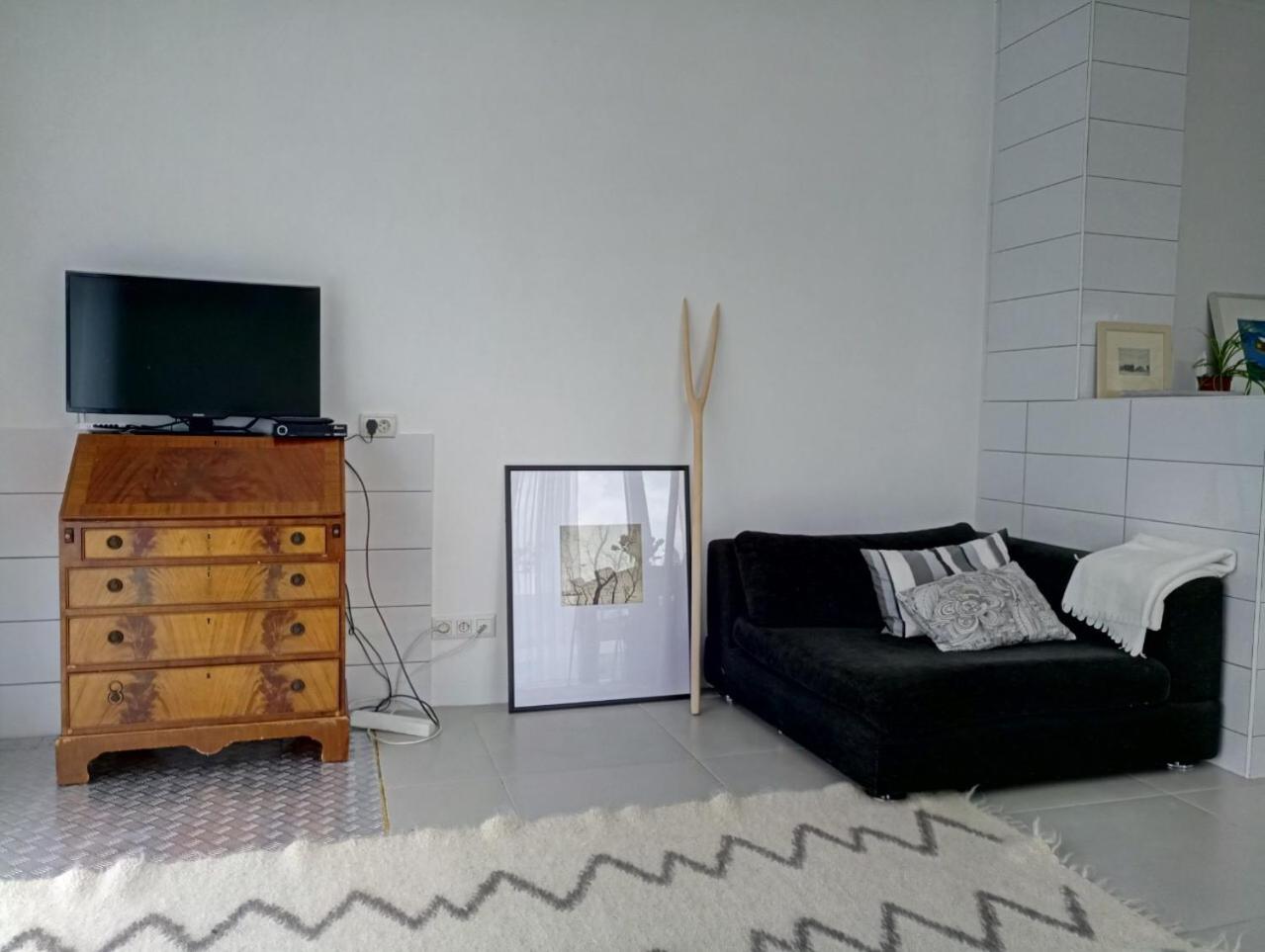 One-Bedroom House photo 3