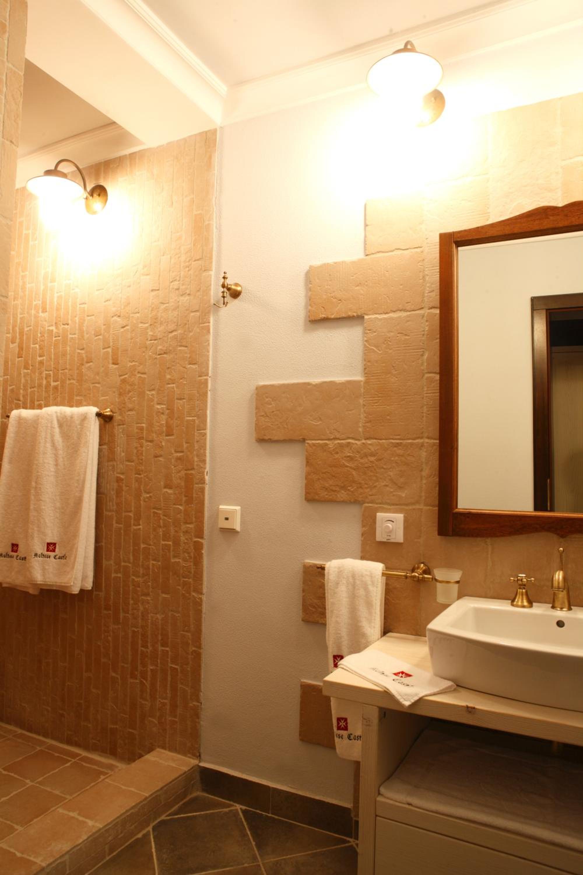 Double Room with Balcony and Side Sea View photo 3