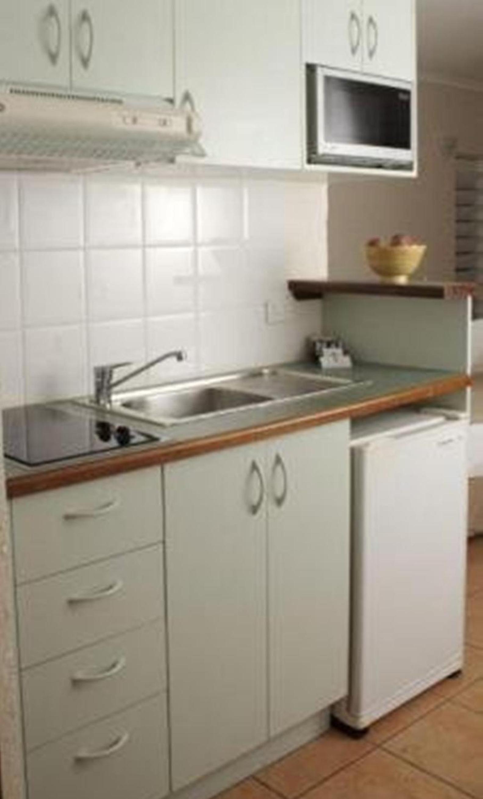 Twin Studio Apartment with Tree View photo 3