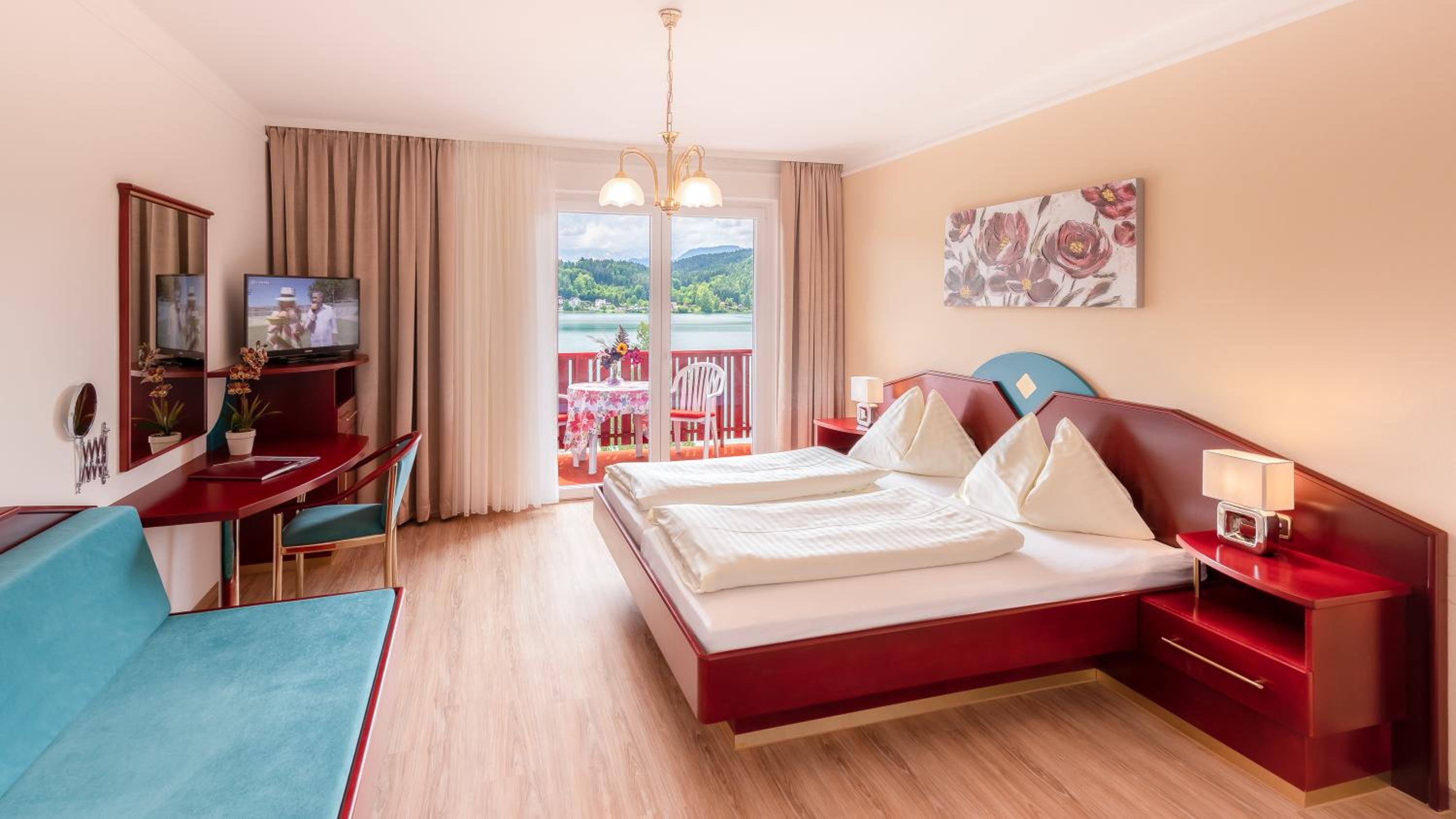 Double Room with Balcony and Lake View