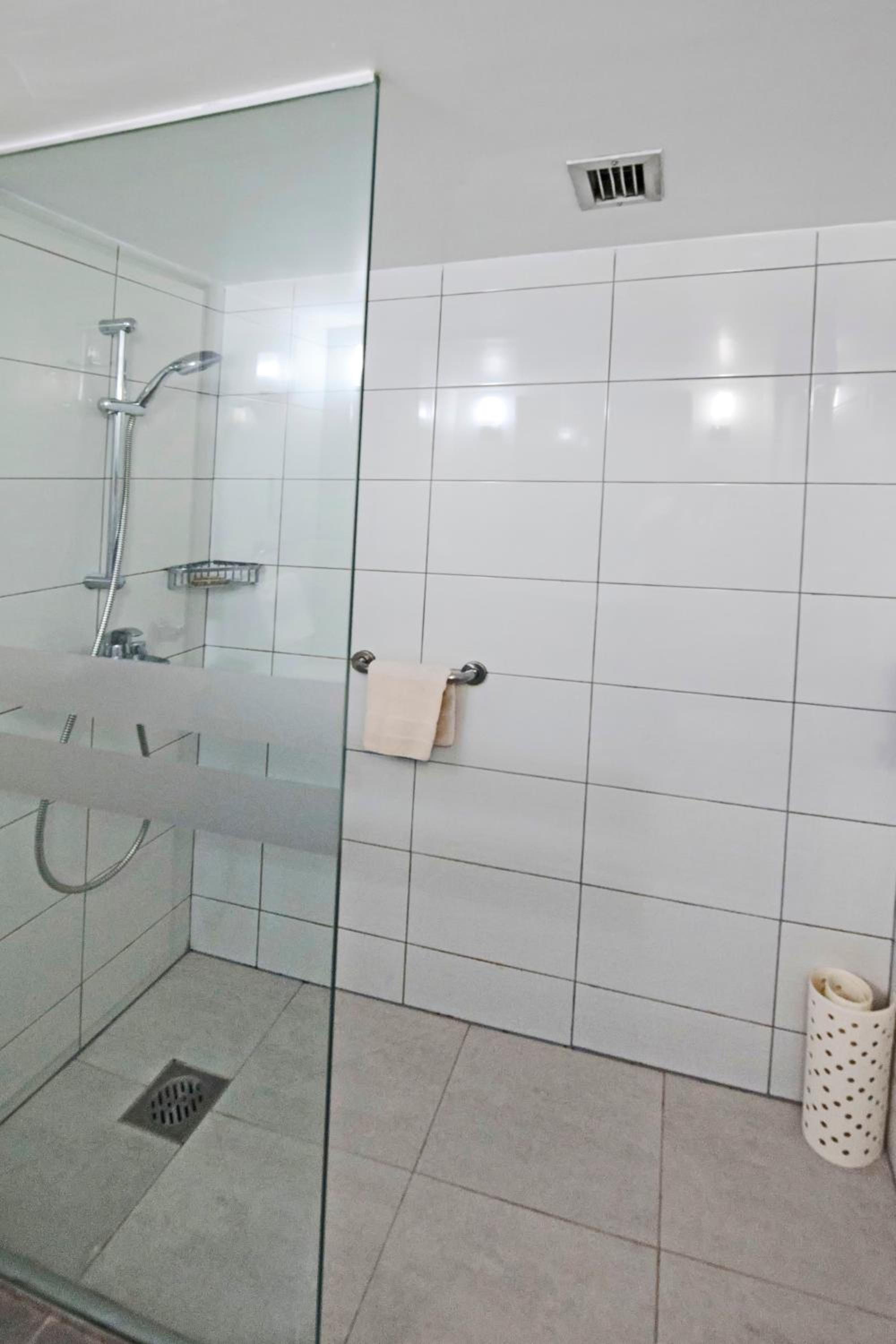 Standard Twin Room with Inland View - Photo 7
