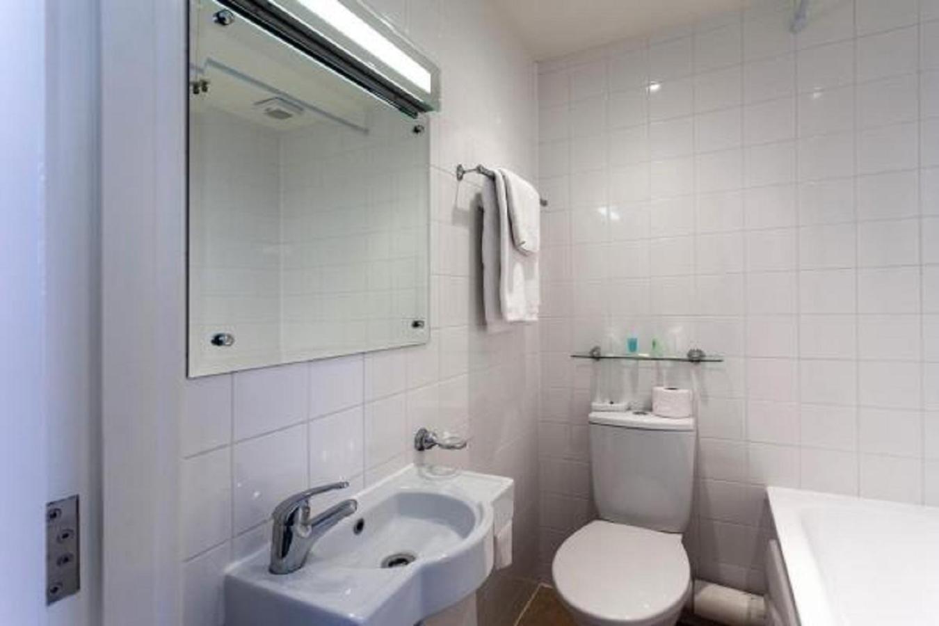 Double Room - Photo 9
