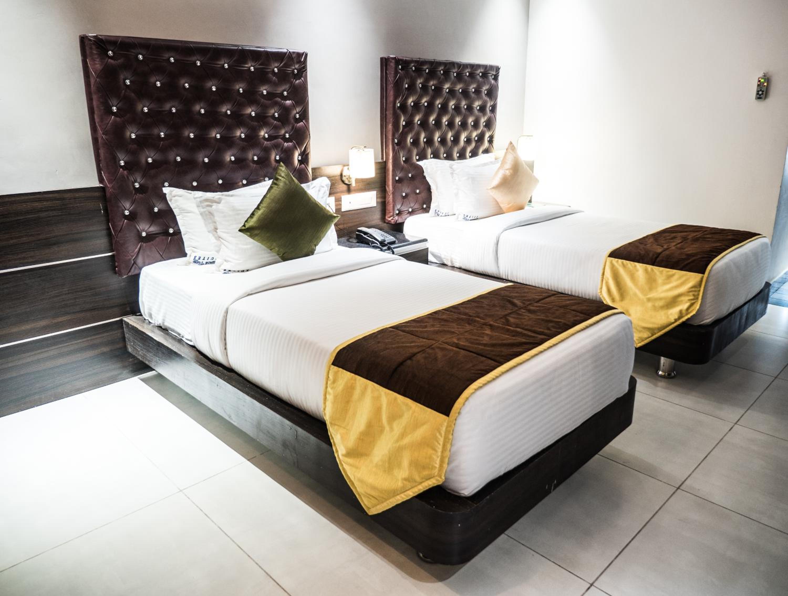 Deluxe Room - Photo 15