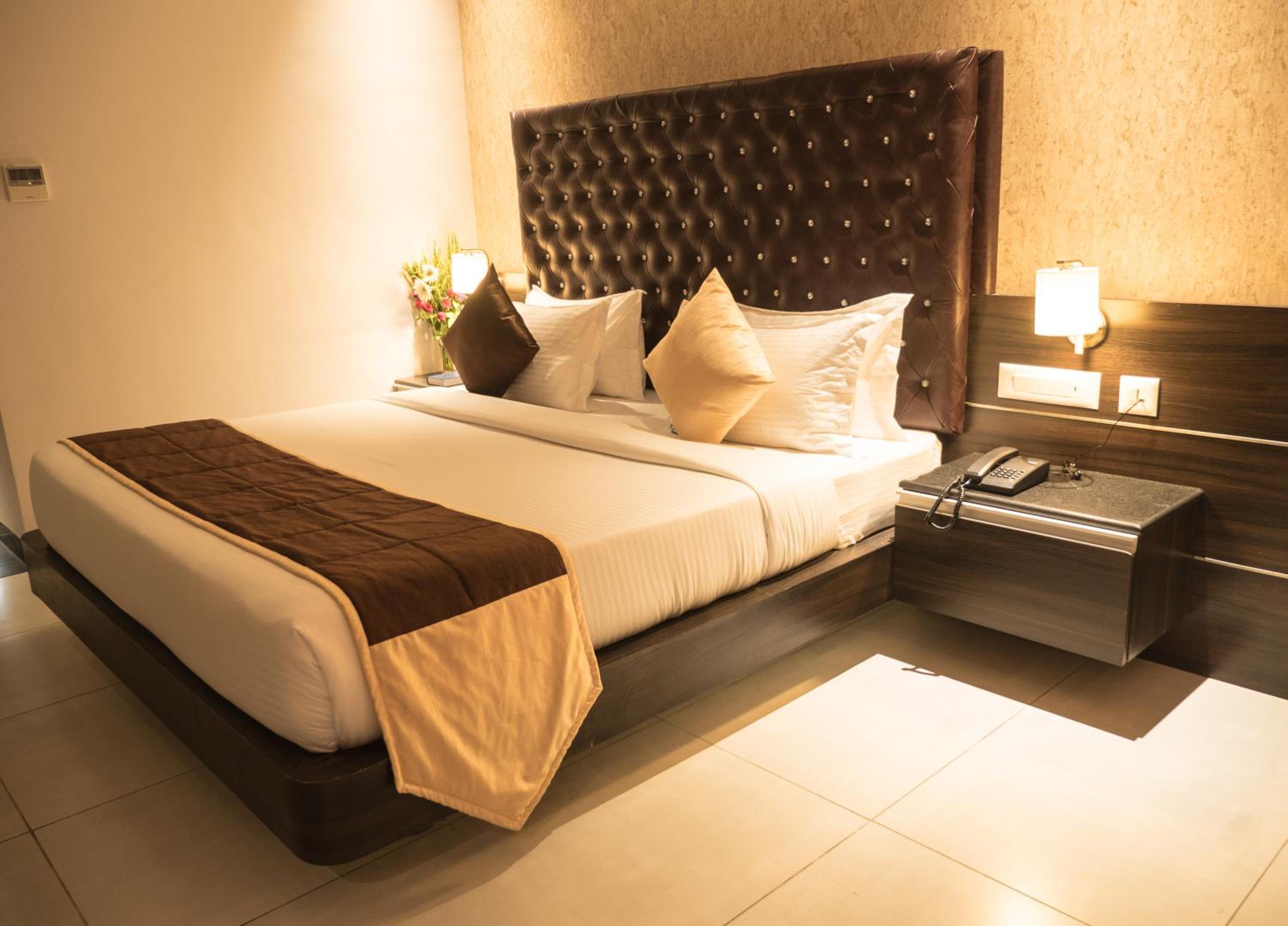 Deluxe Room - Photo 8