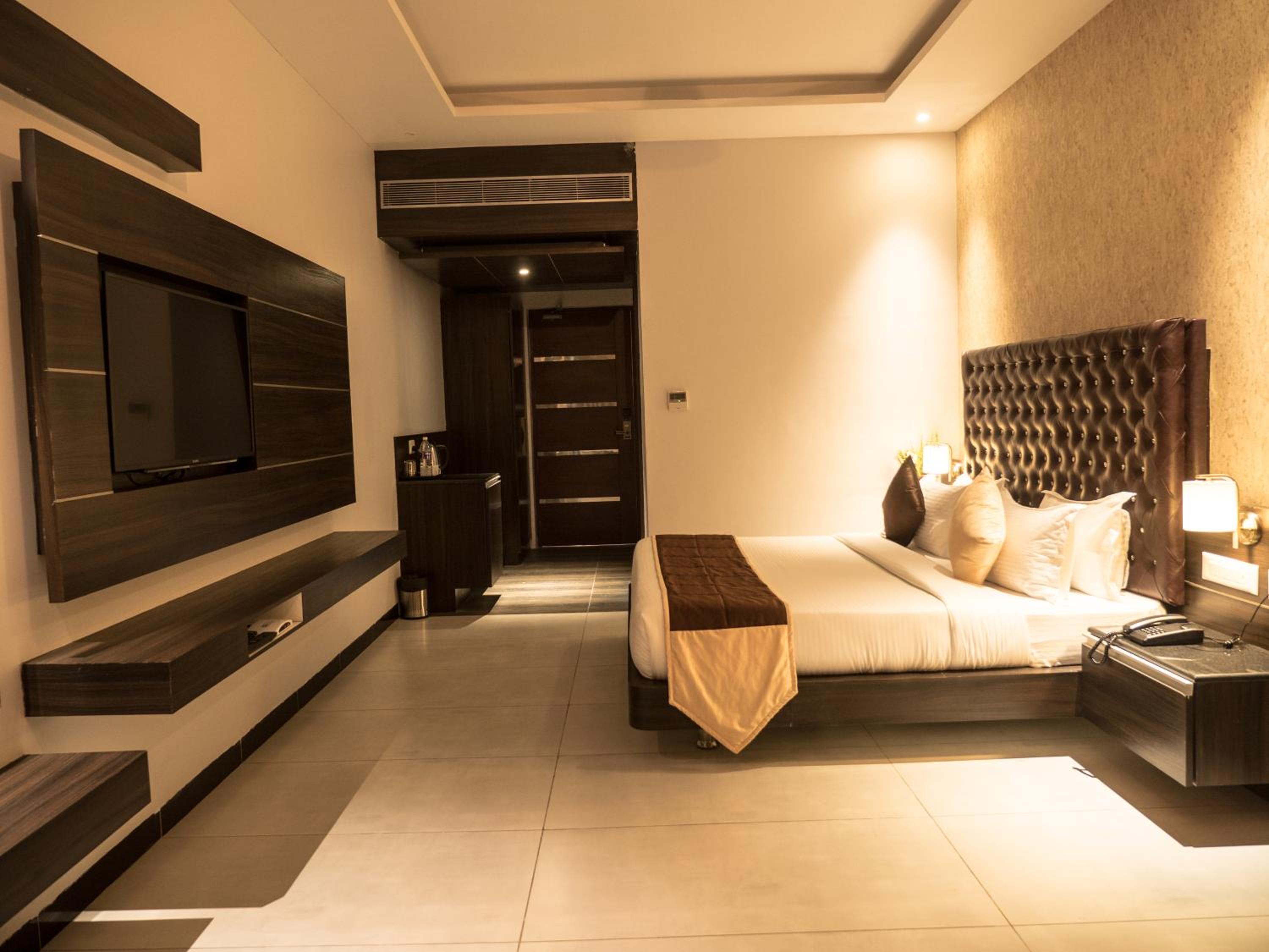 Deluxe Room - Photo 3