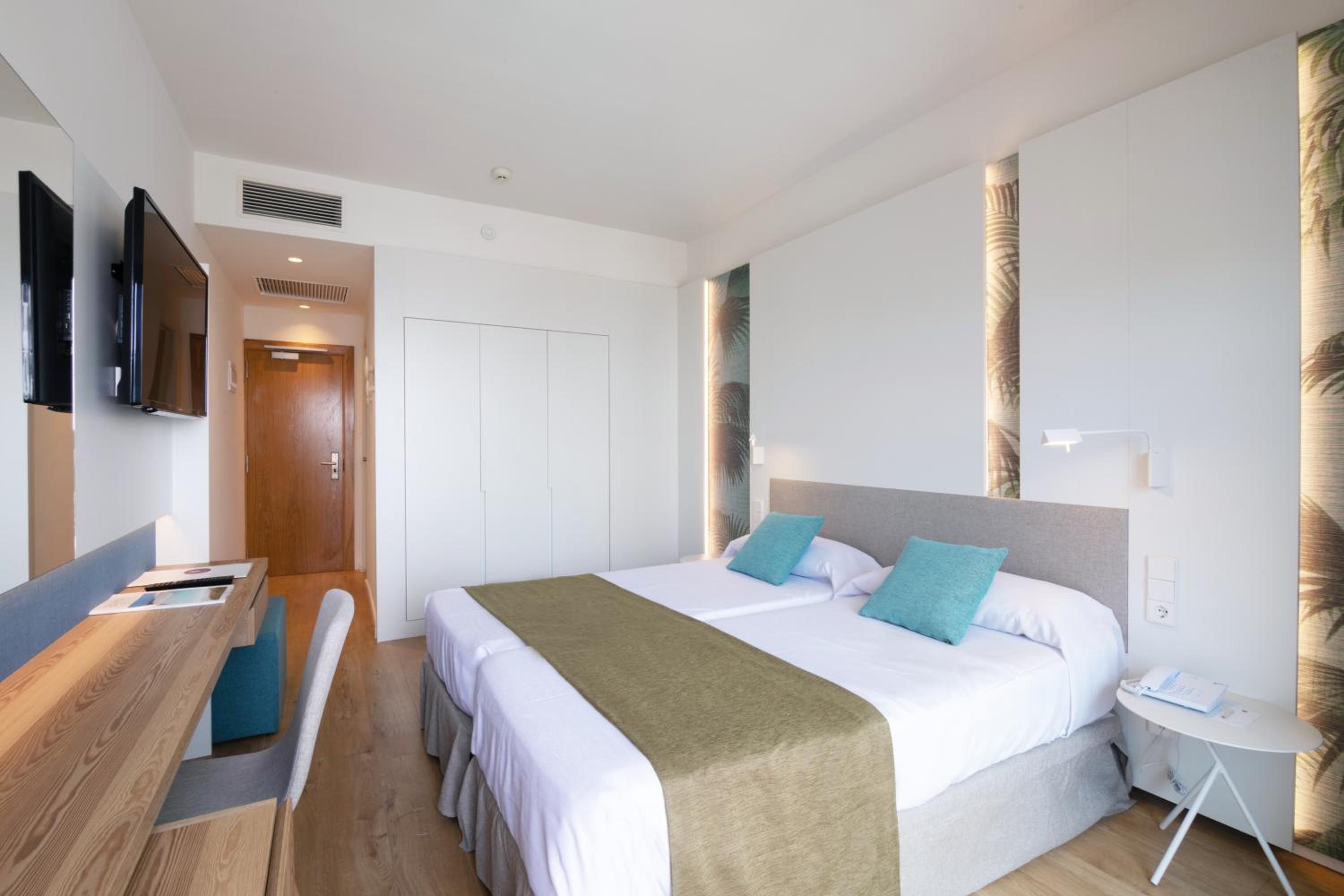 Double Room with Balcony photo 3