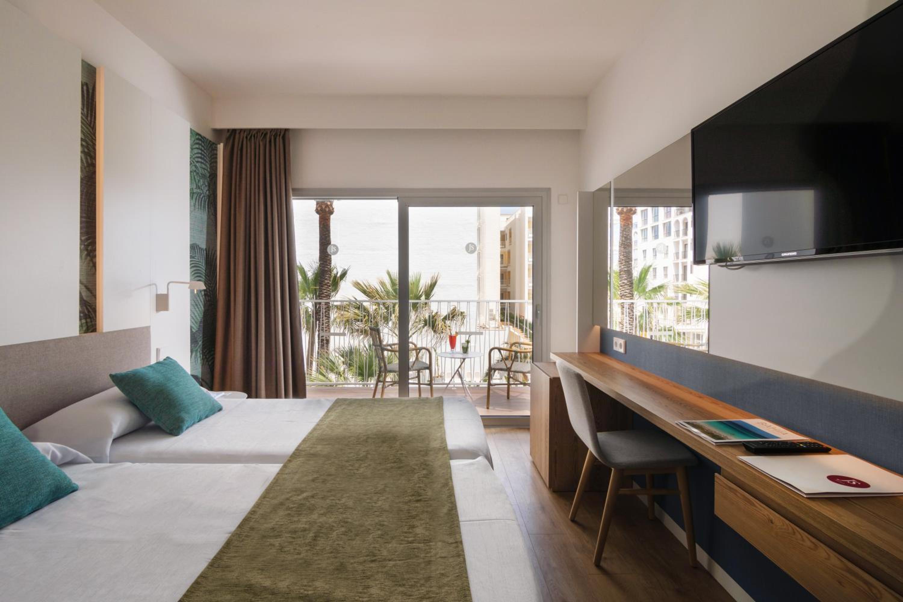 Habitación Doble con Balcón - Piso Alto