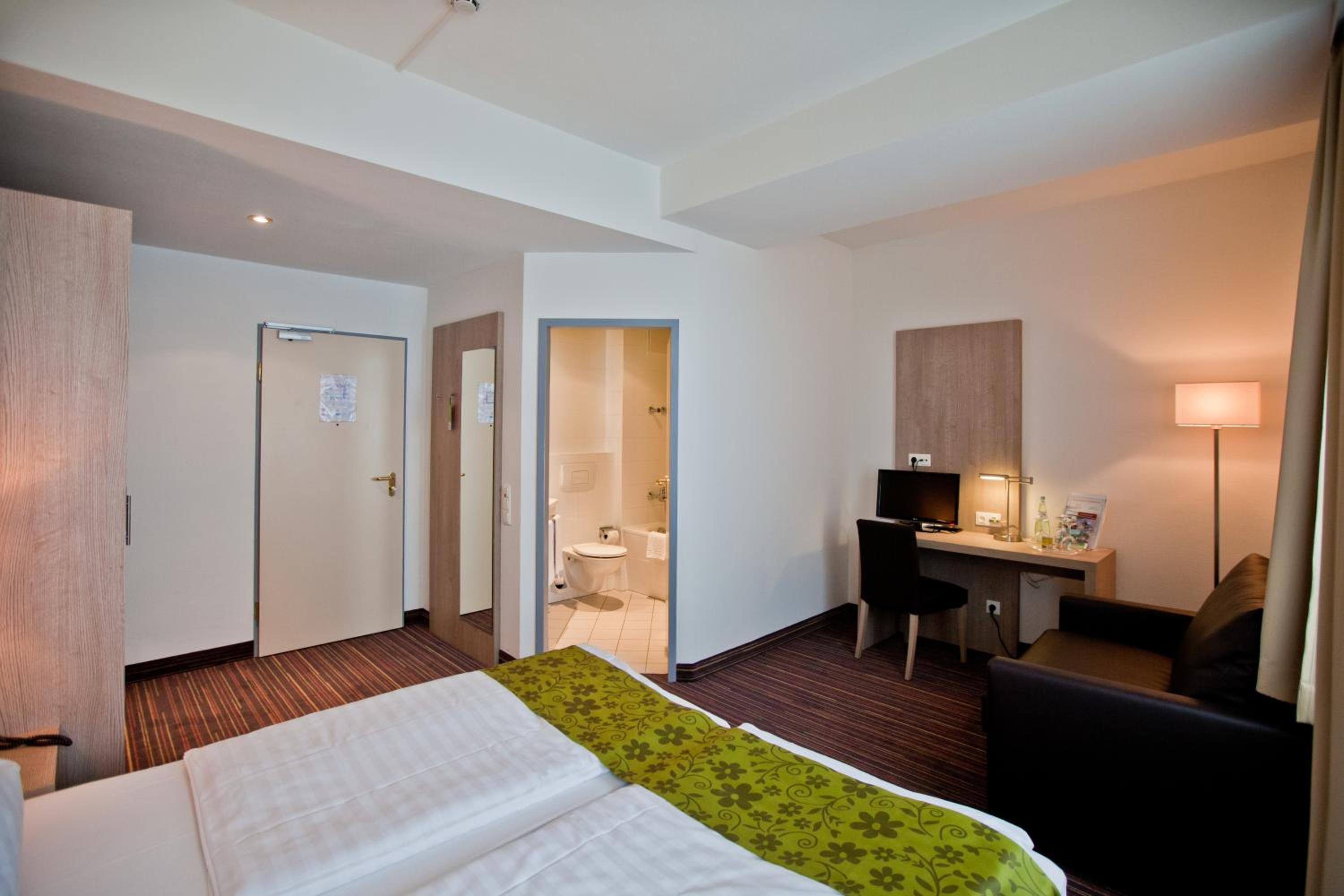 Double Room Rathaus possibility of extra sofa bed