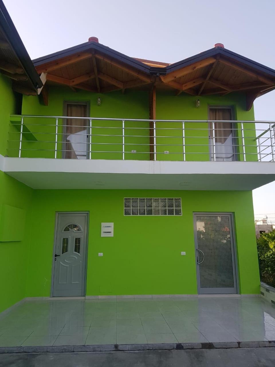 Deluxe Double Room (2 Adults + 1 Child)