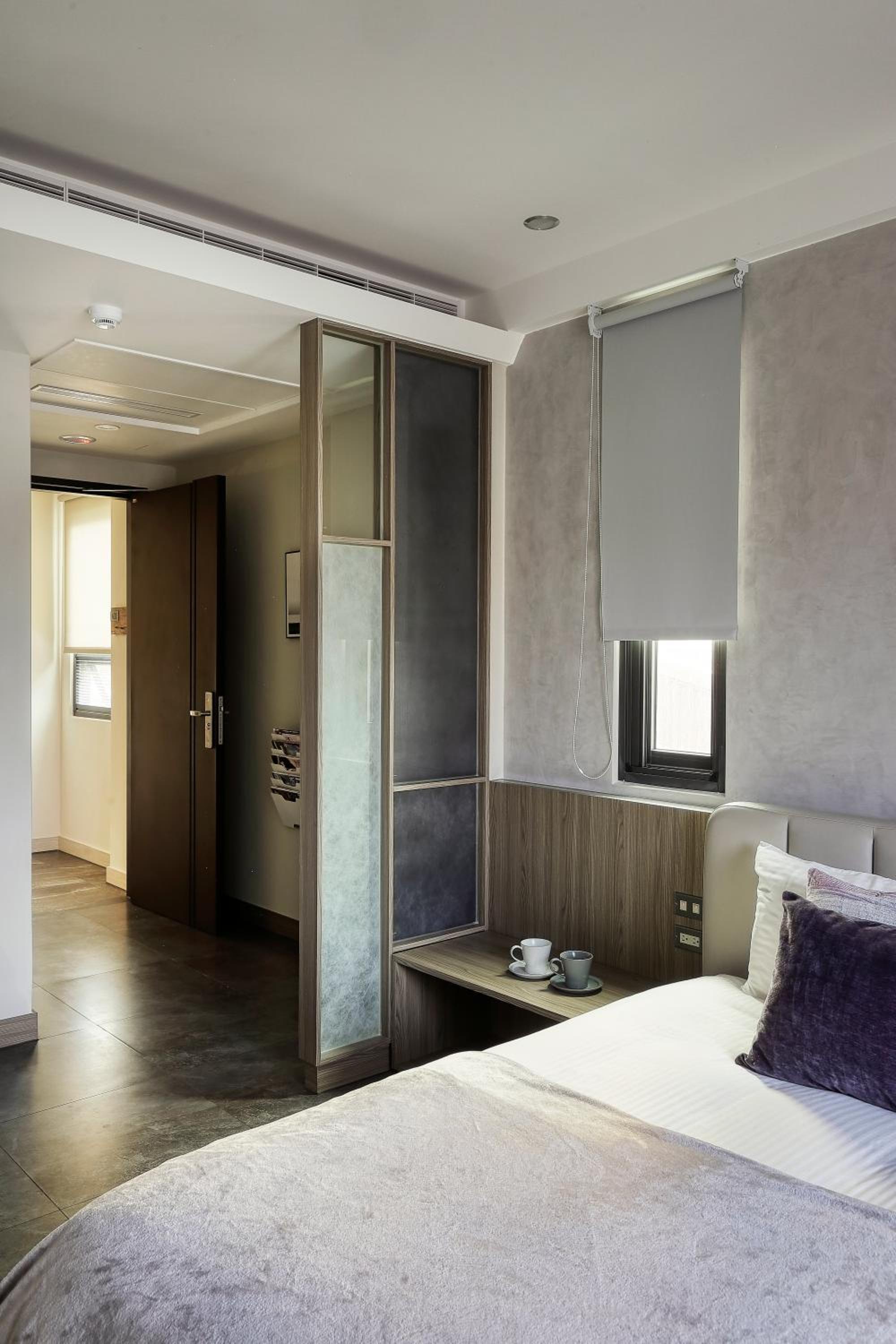 Queen Room with Balcony photo 3