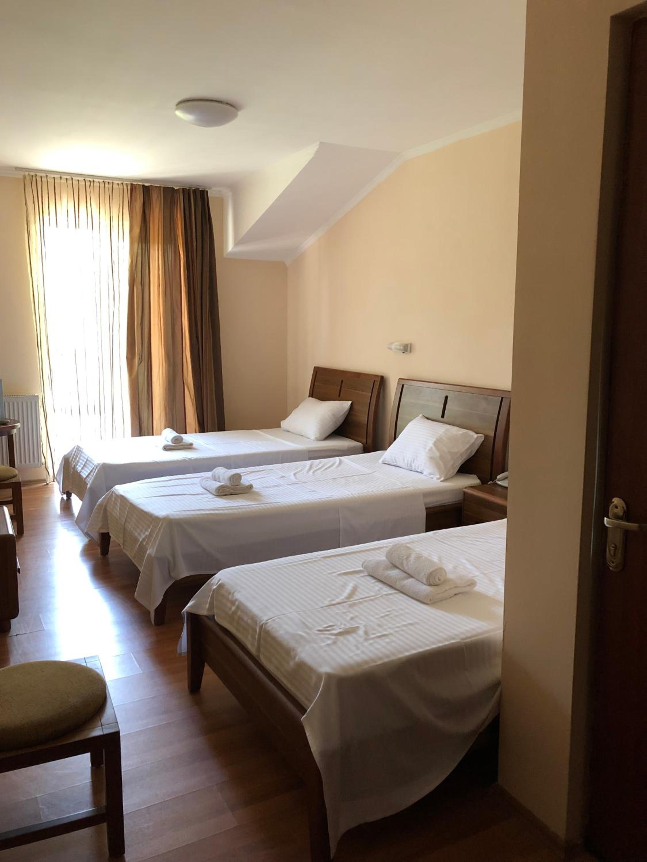 Basic Triple Room photo 1