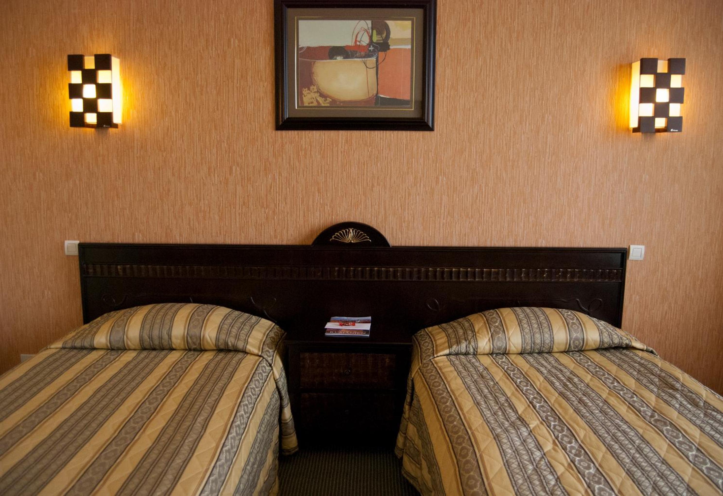 Twin Room - Photo 3
