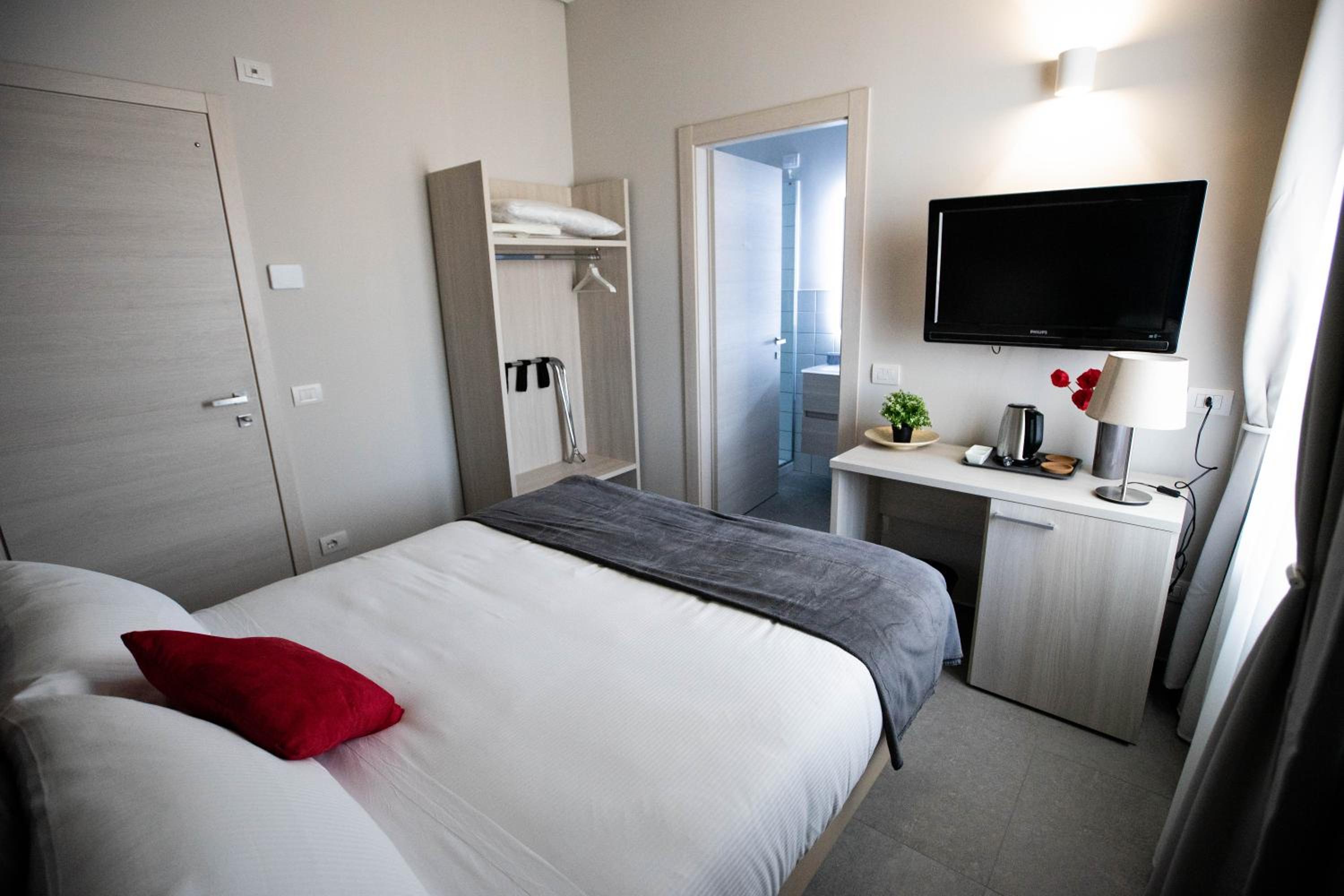 Double Room with Private Bathroom - Photo 1