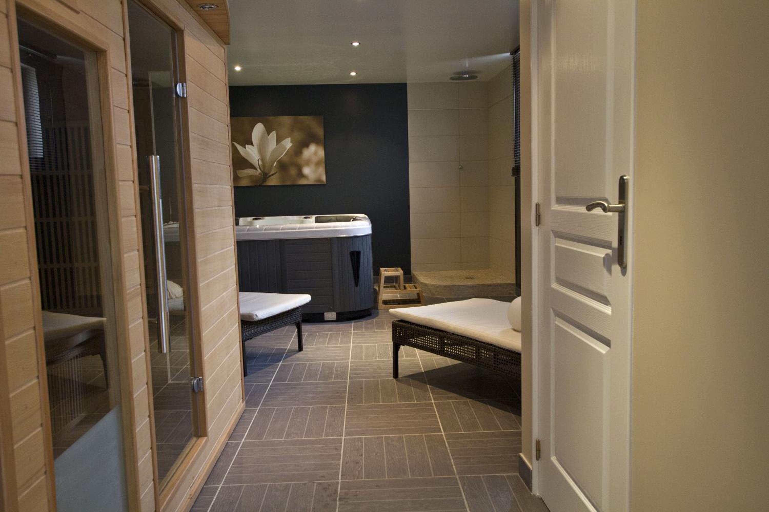 Double Room with Spa Access (2 Adults)  photo 3