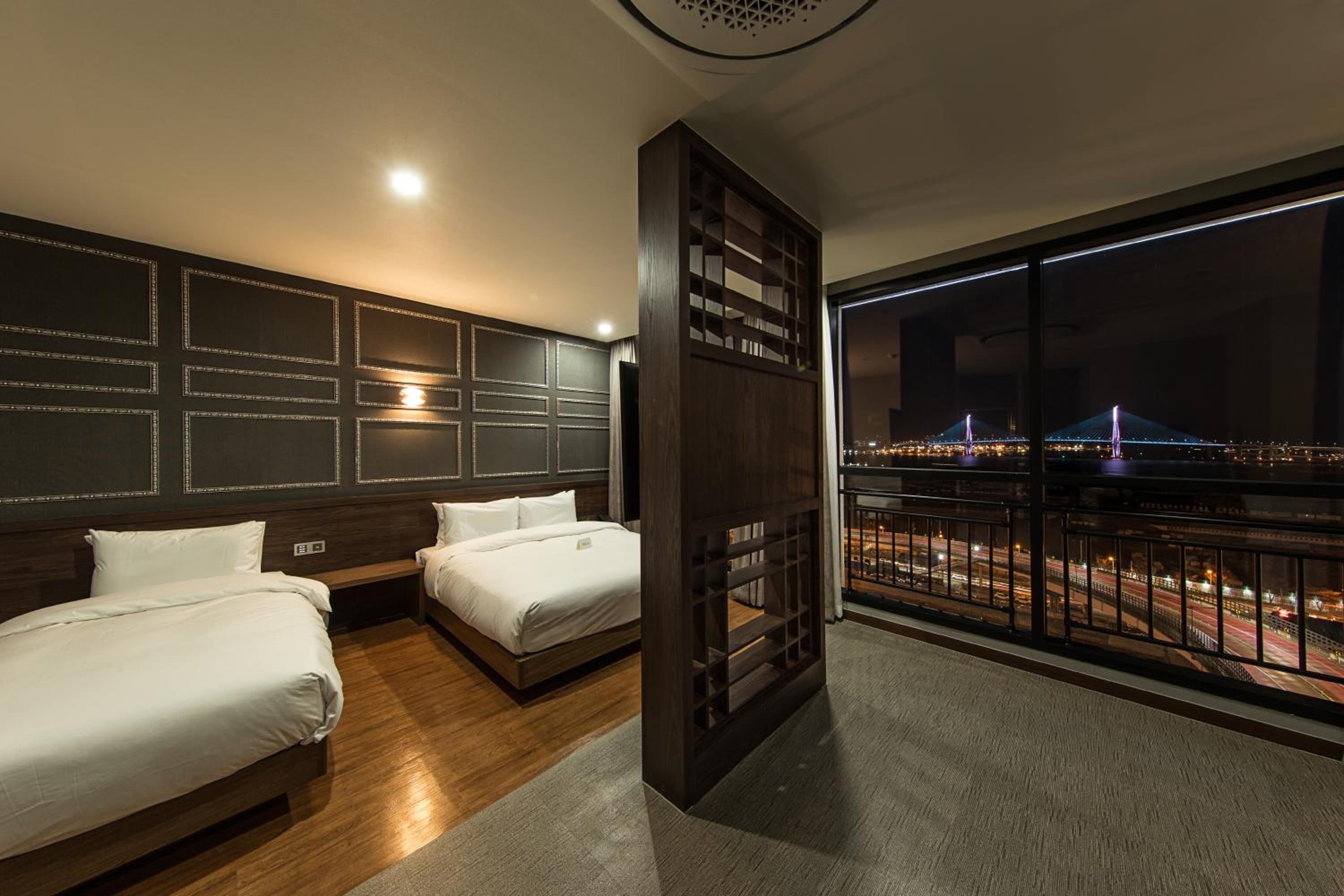 Family Room with Sea View - Photo 2