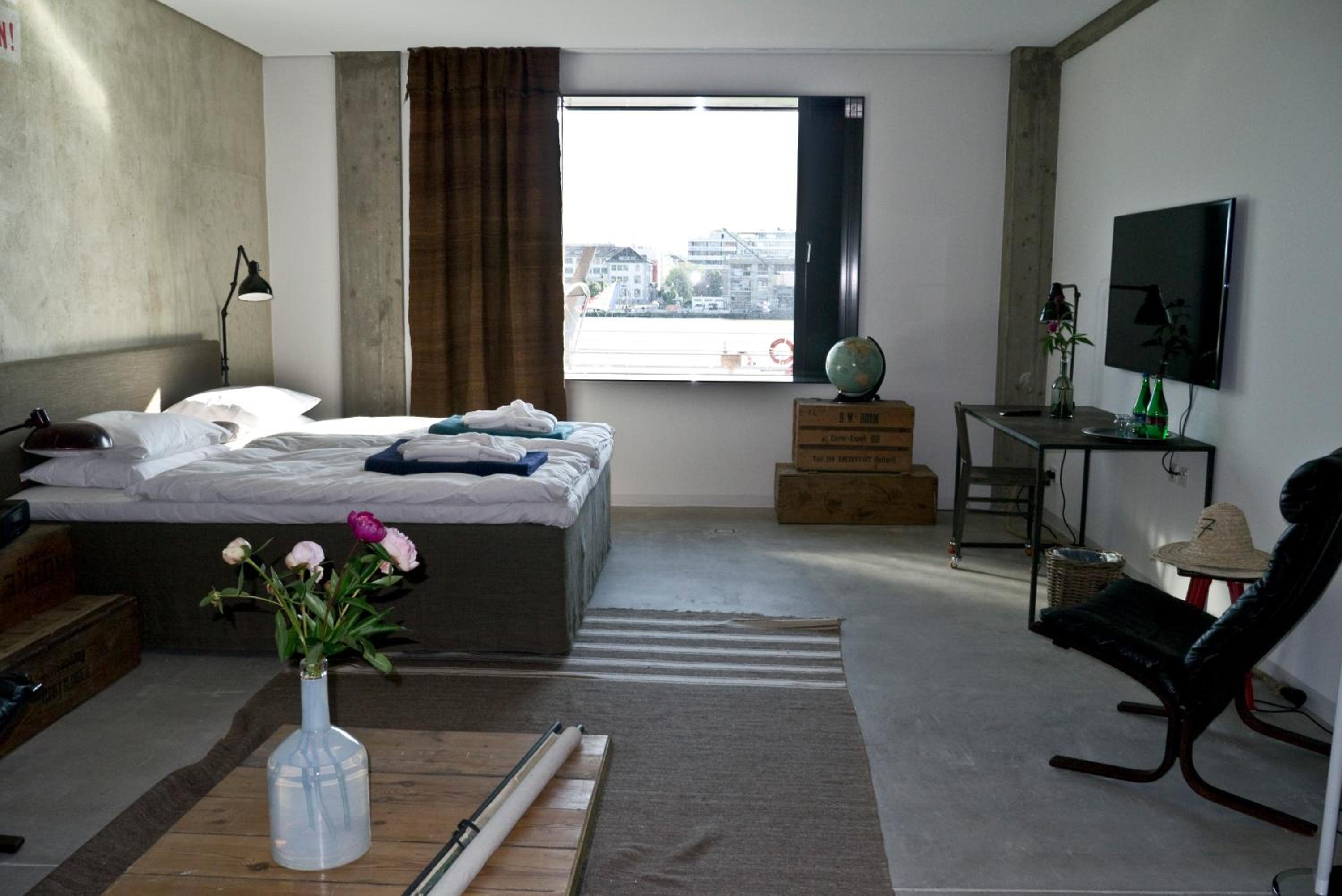 Superior Double Room with River View - Photo 3