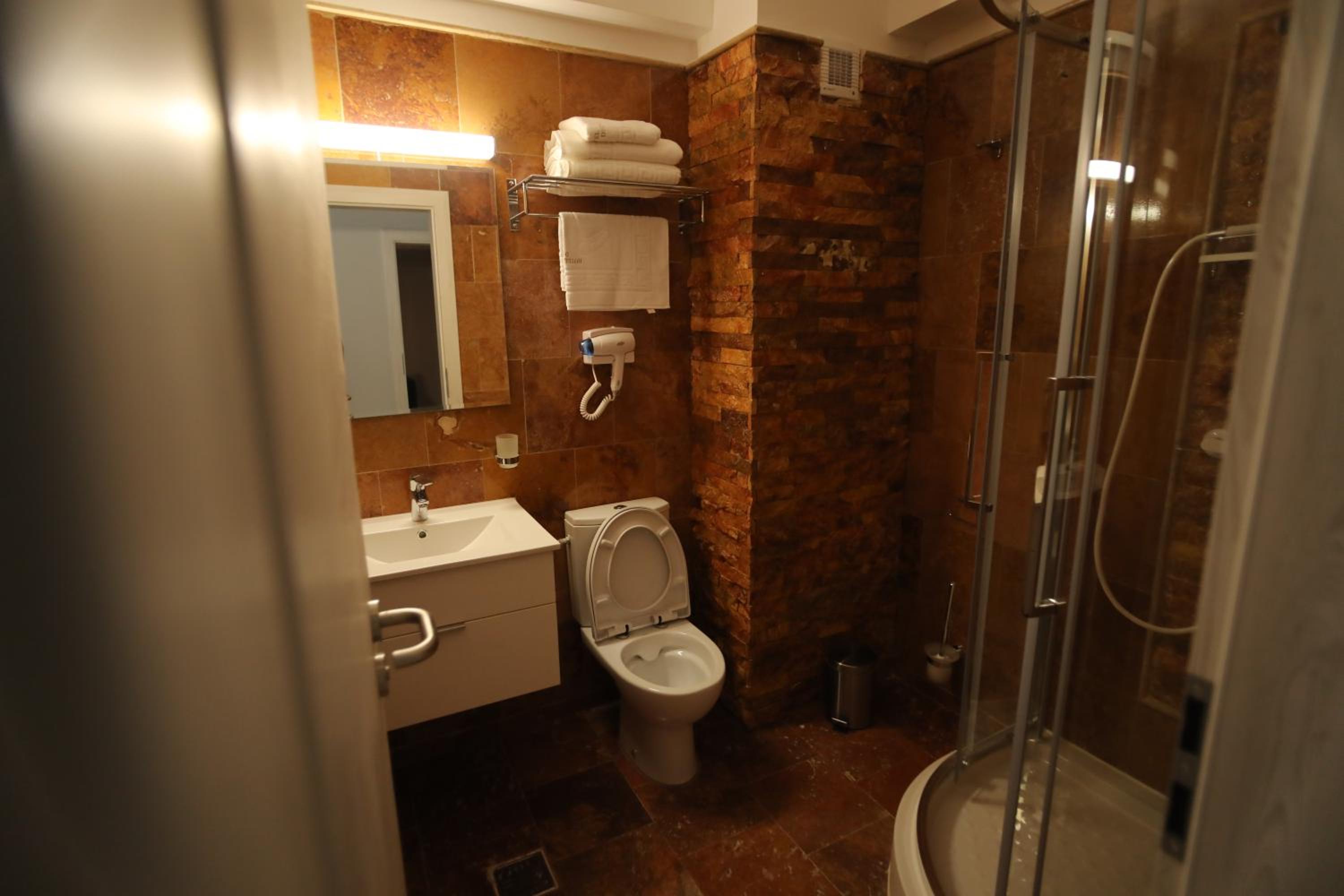 Double Room - Photo 2