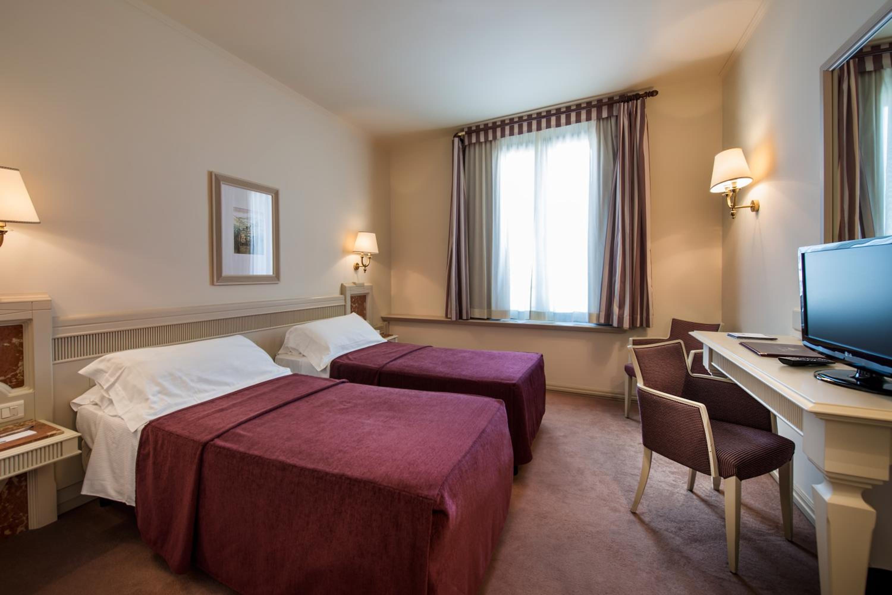 Standard Twin Room - Non-Smoking - Photo 4