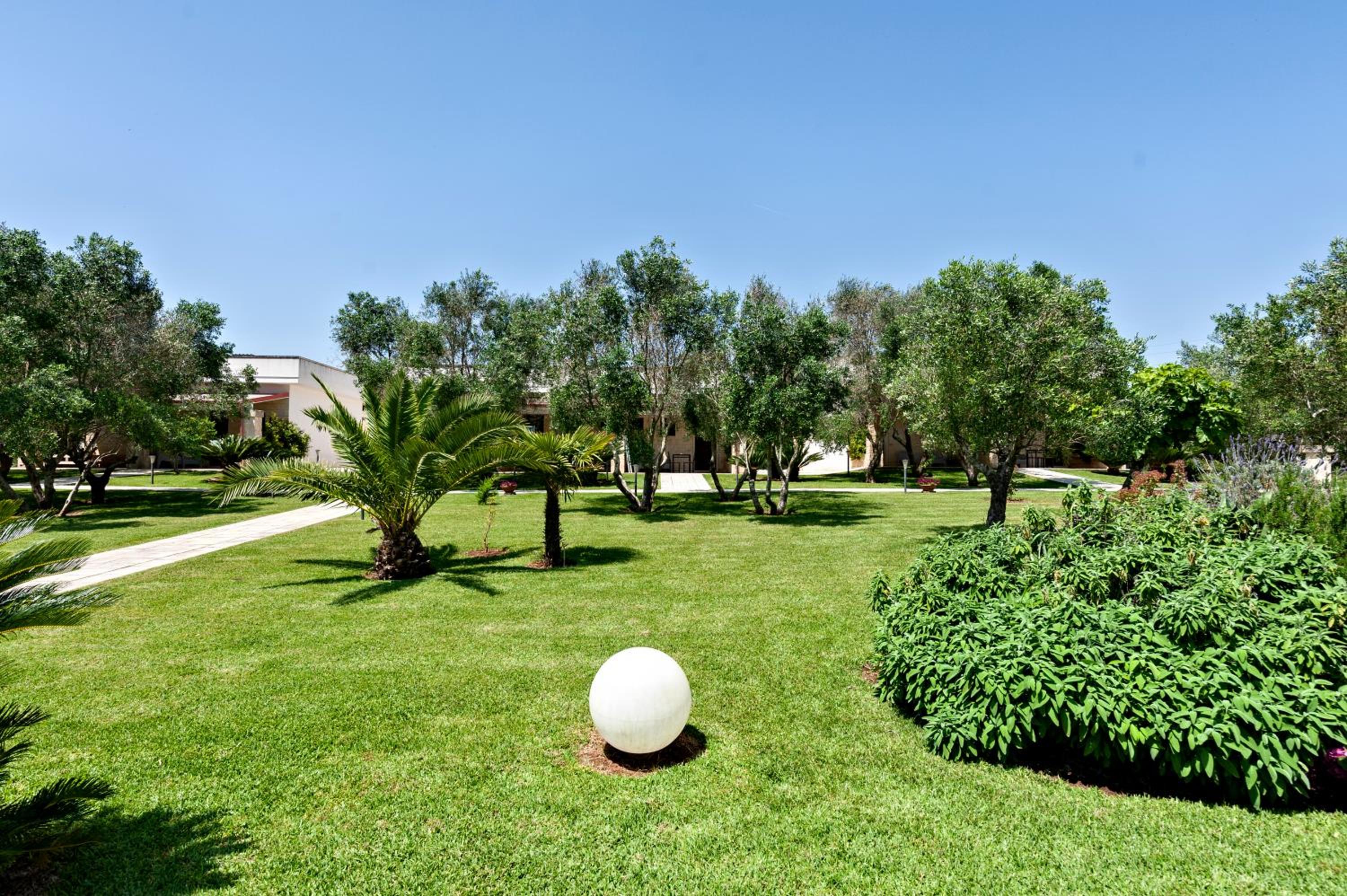 Superior Double or Twin Room with Garden View - Photo 16