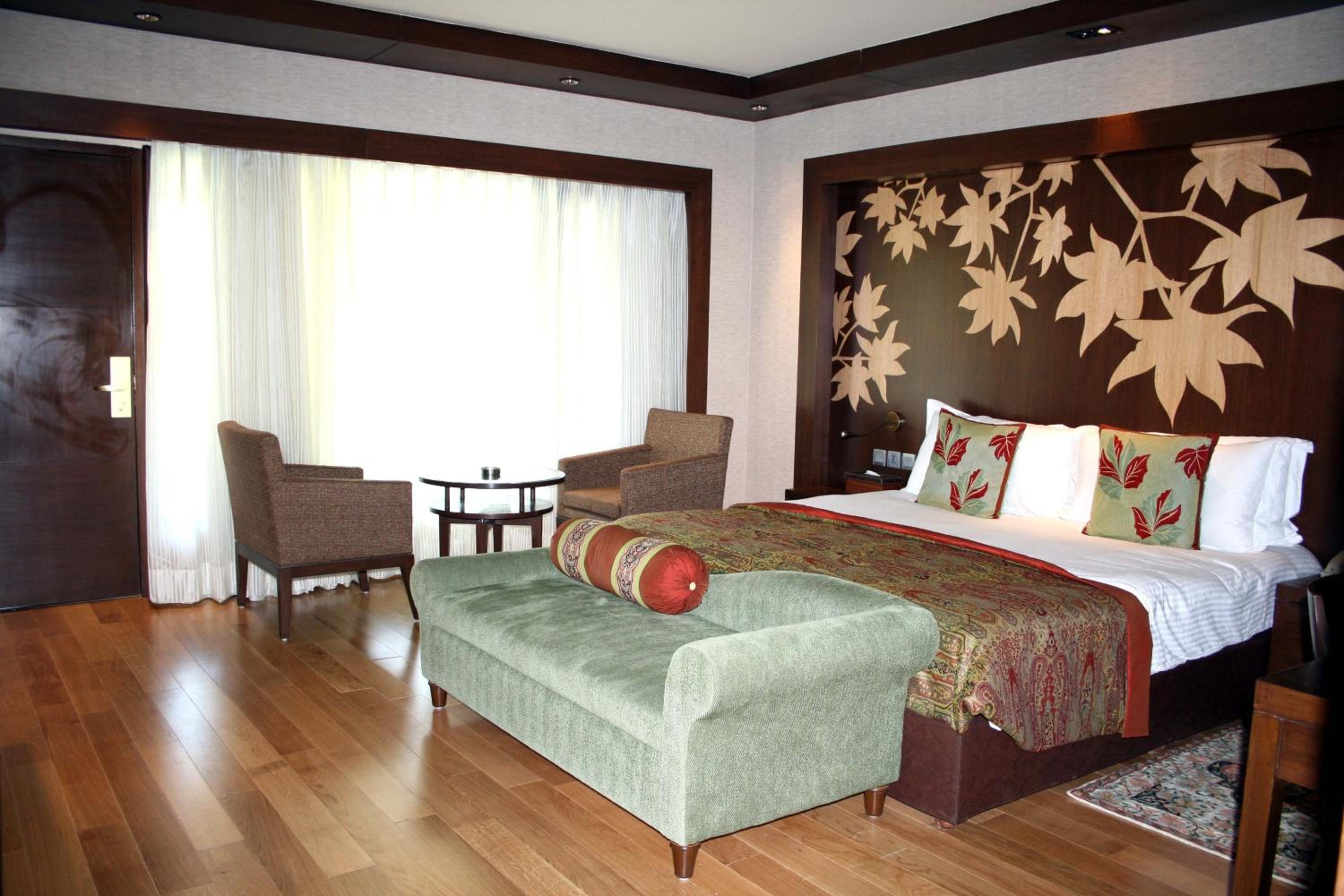 Deluxe First Floor King Bed - Photo 1