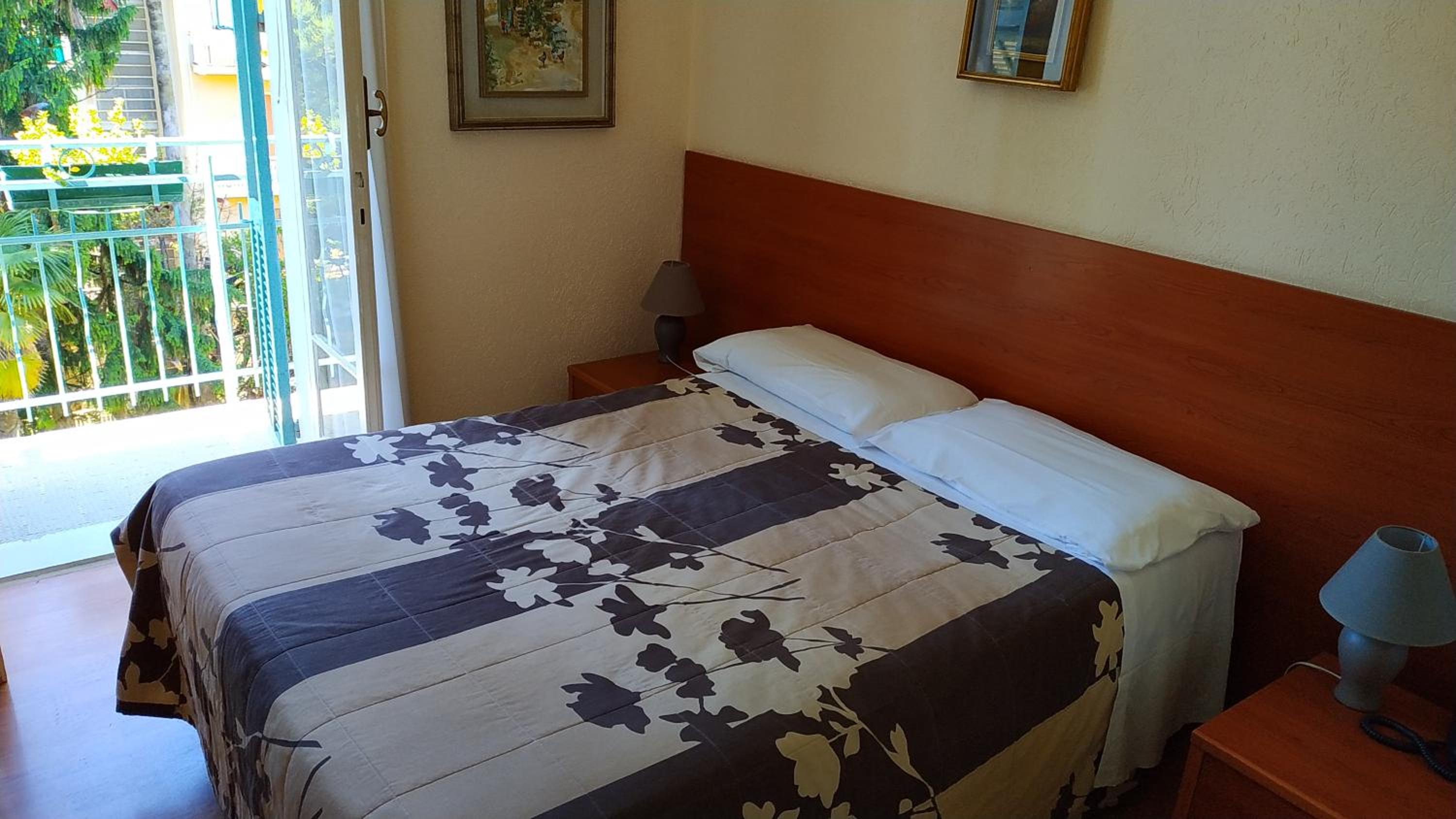 Deluxe Room (2 Adults + 1 Child) photo 1