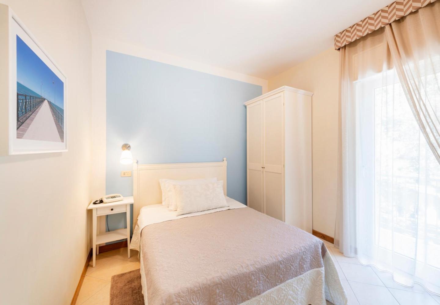 Single Room photo 2