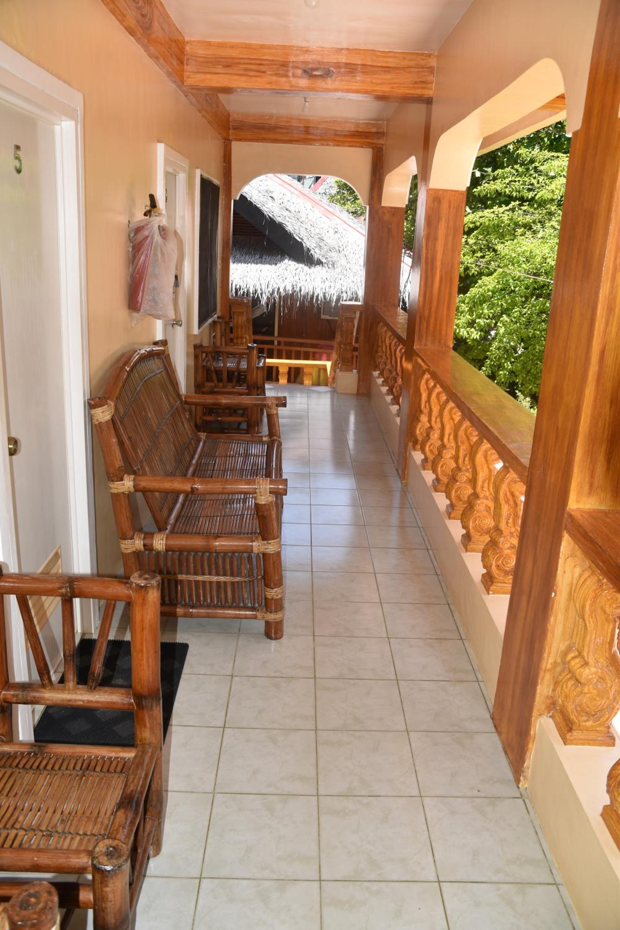 Twin Room with Balcony - Photo 4