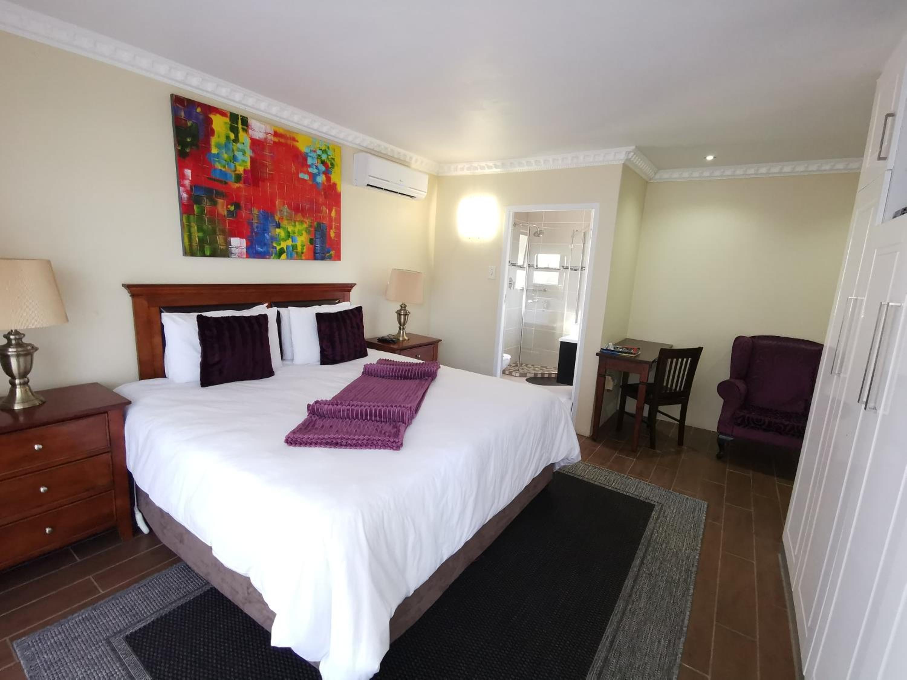 Deluxe King Suite photo 1