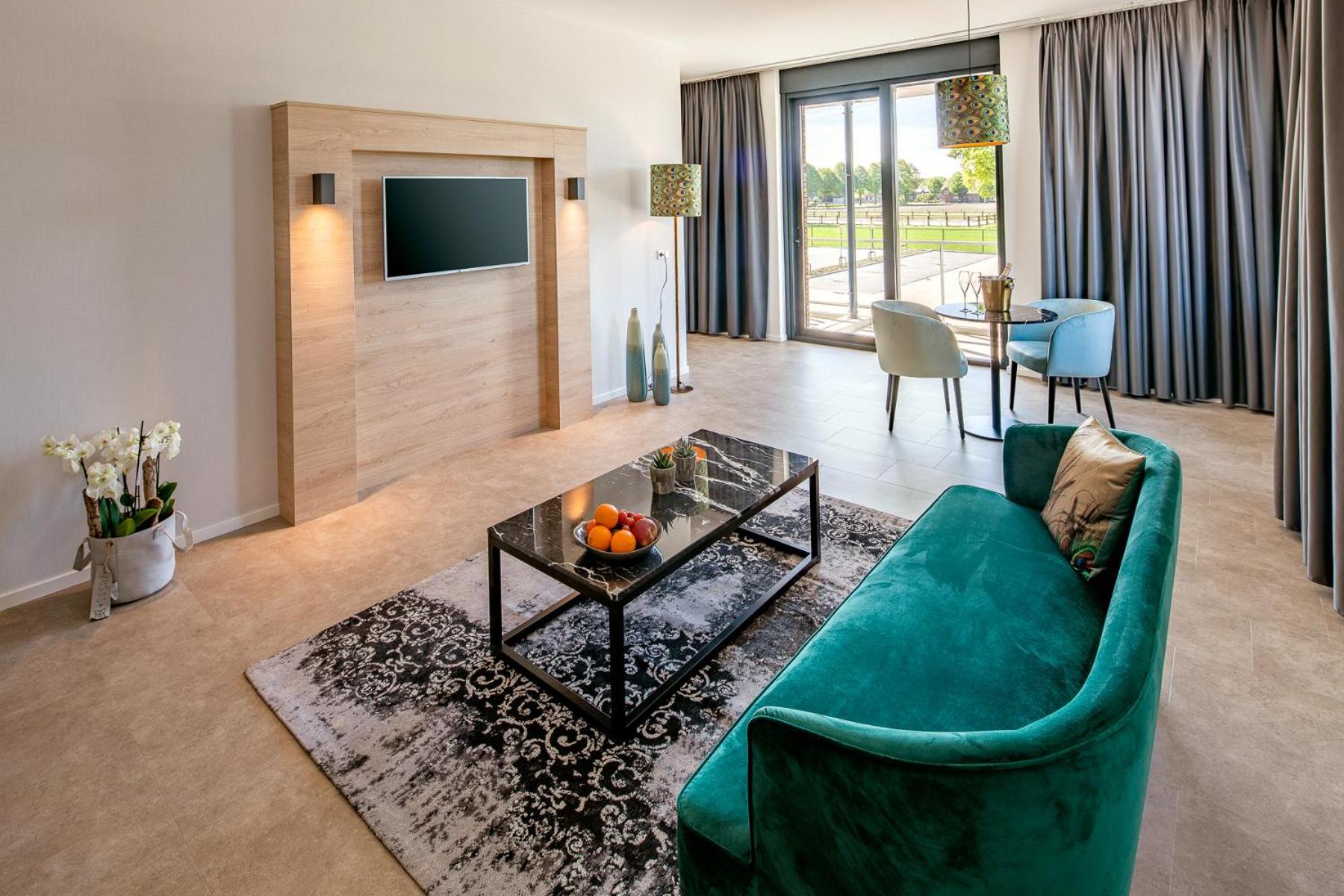 Suite with Balcony - Photo 5