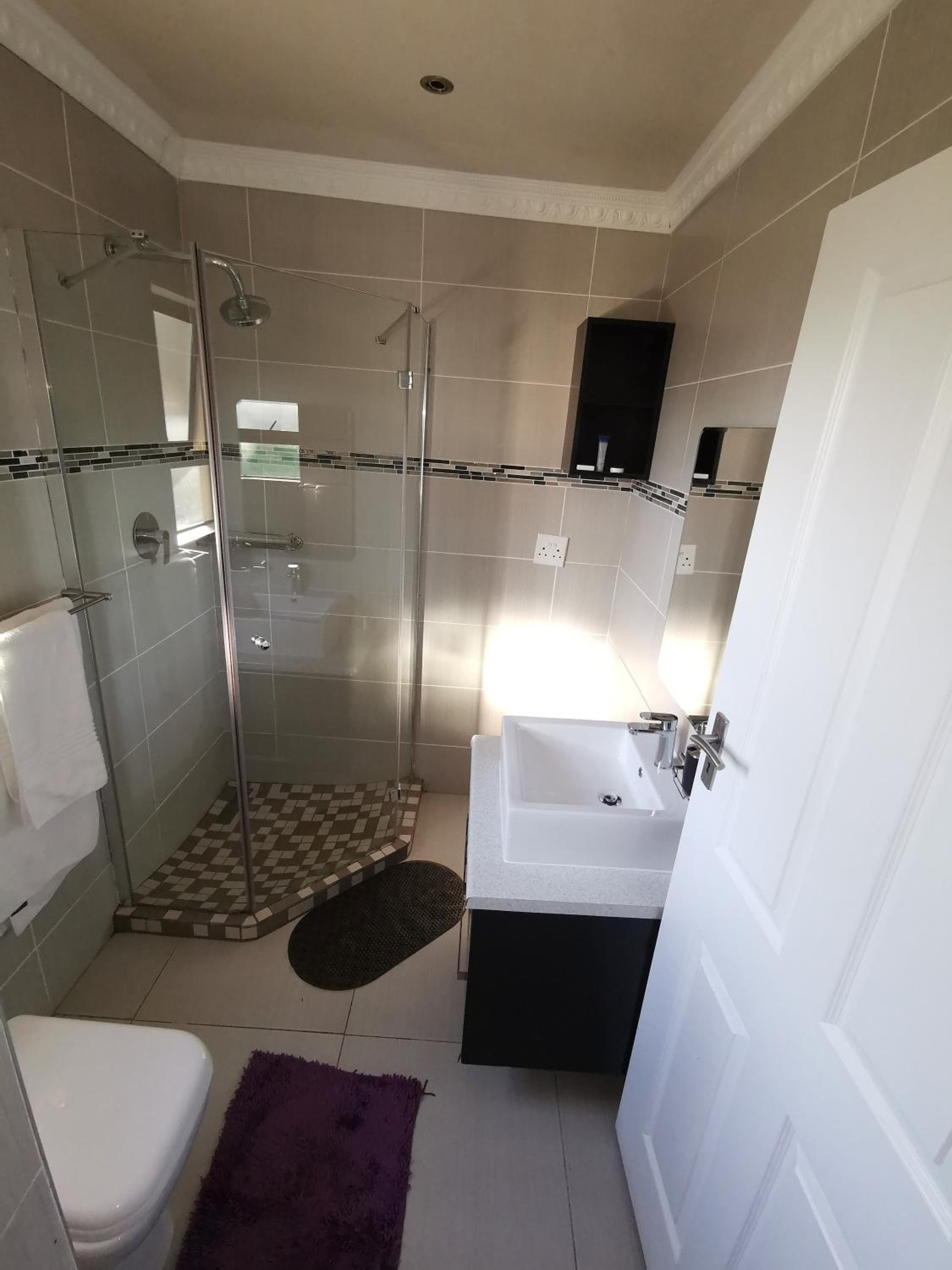 Deluxe King Suite photo 2