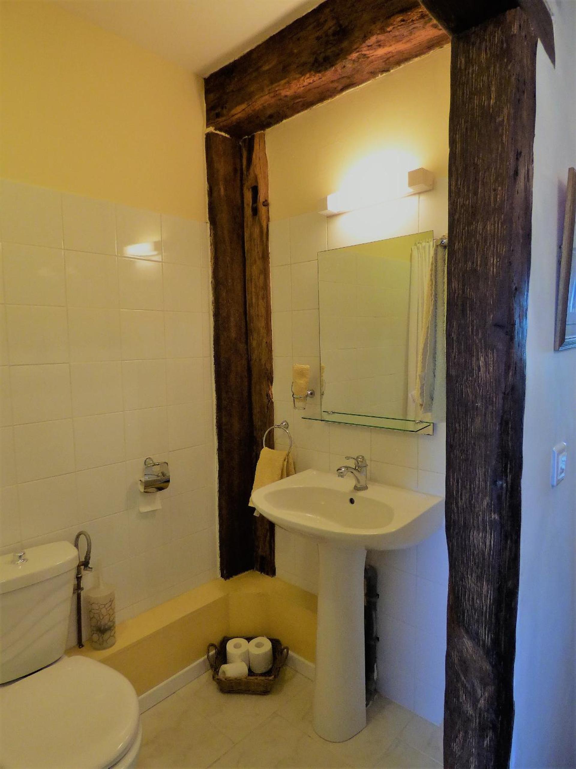 Double Room - Photo 9