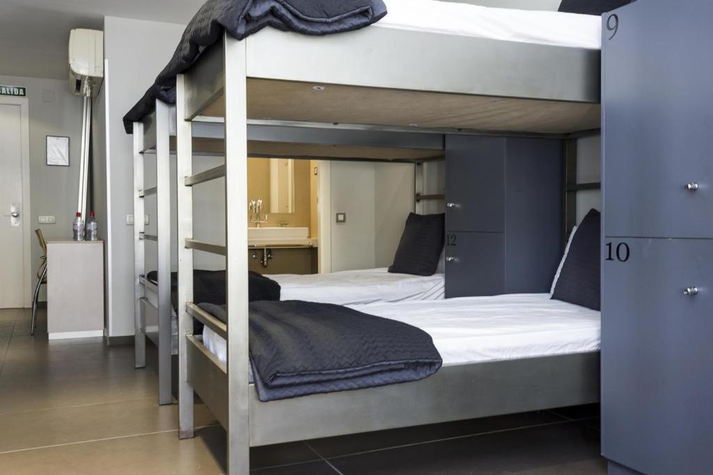 Single Bed In 14-Bed Female Dormitory Room photo 2