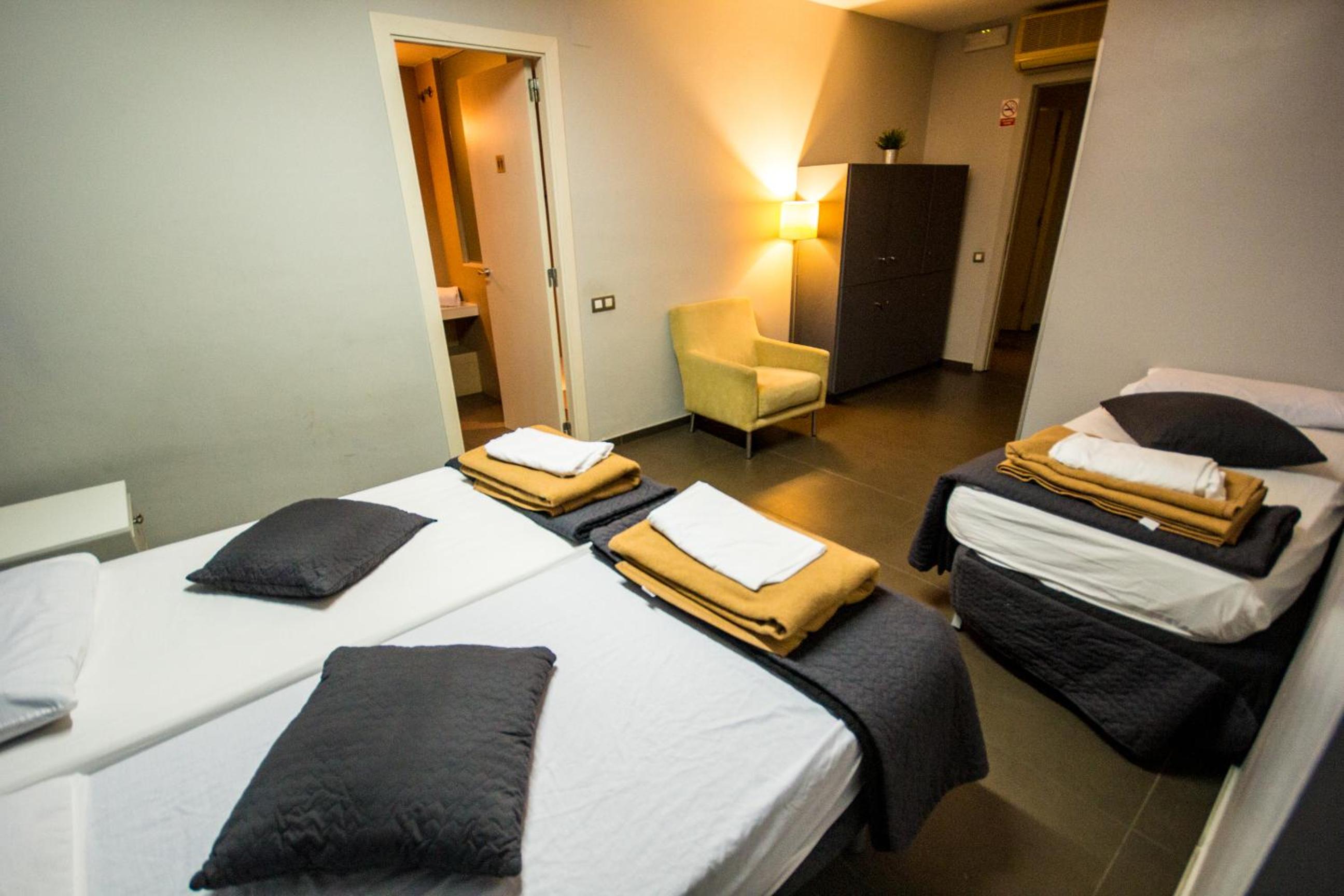 Twin Room With Extra Bed photo 3