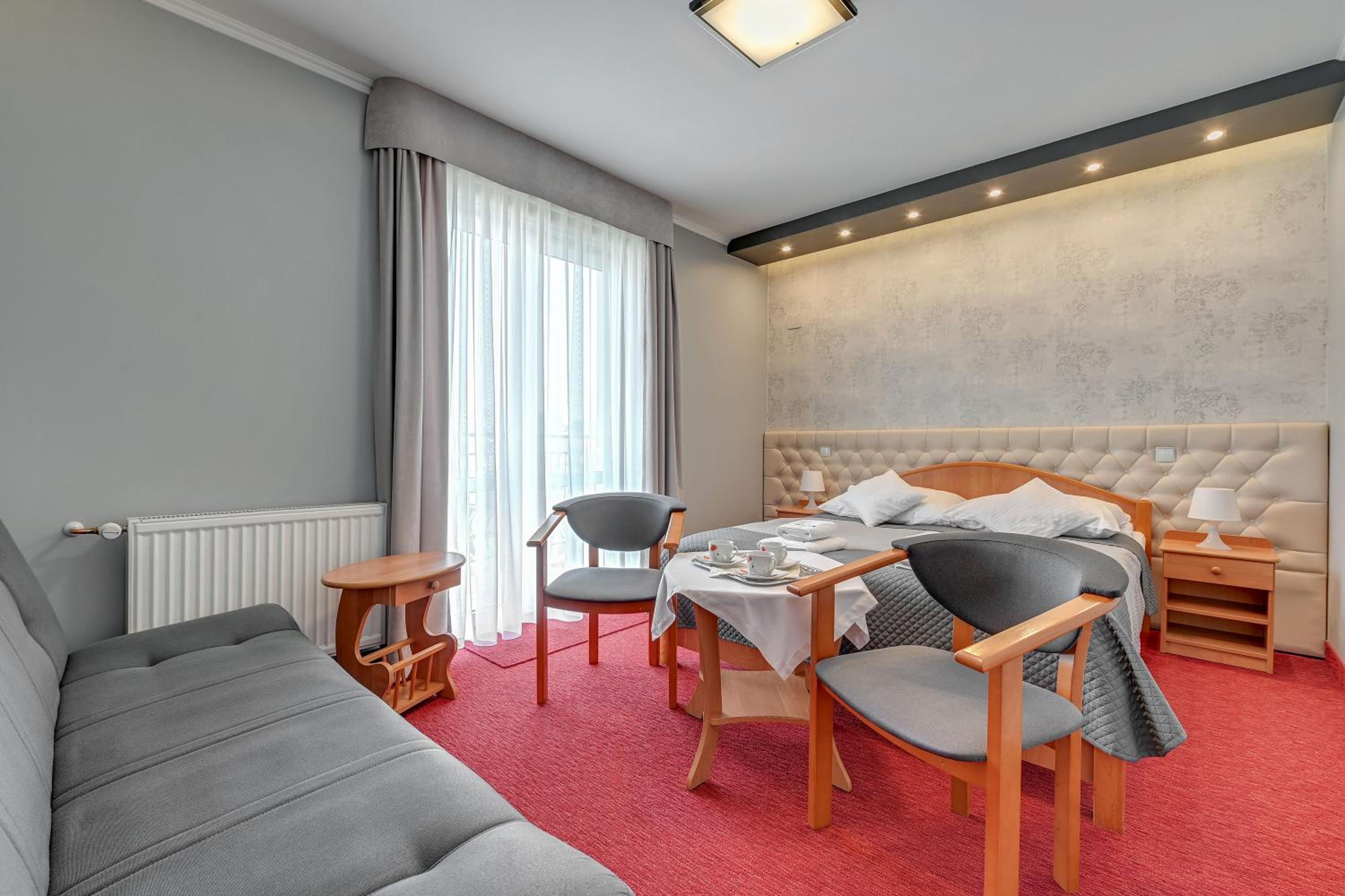 Deluxe Double Room with Balcony - Photo 3