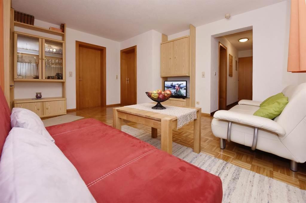 One-Bedroom Apartment with Shower
