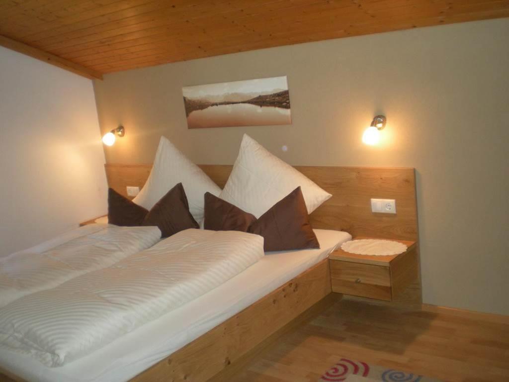 Three-Bedroom Apartment with Shower photo 2
