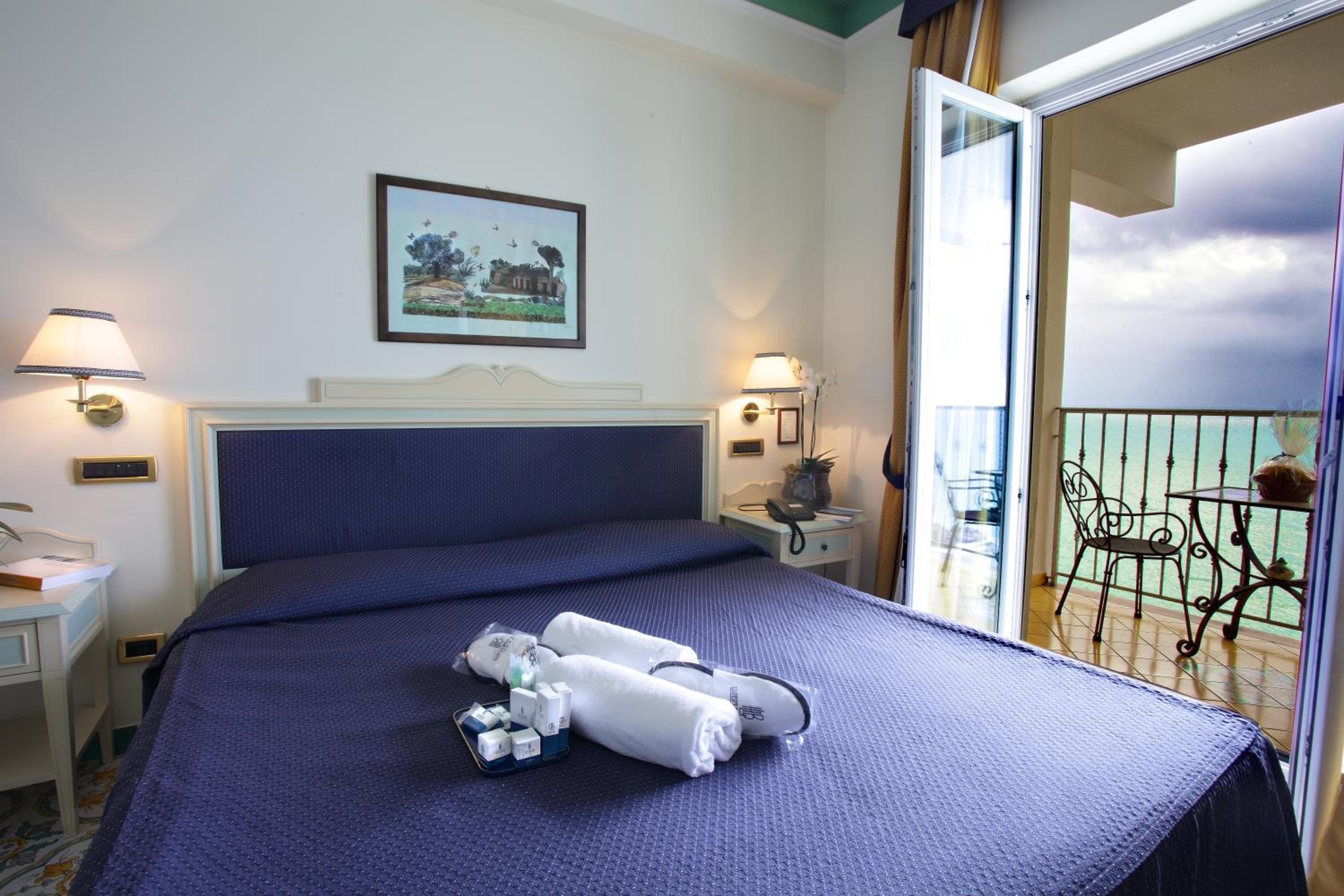 Double Room with Sea View - Photo 5