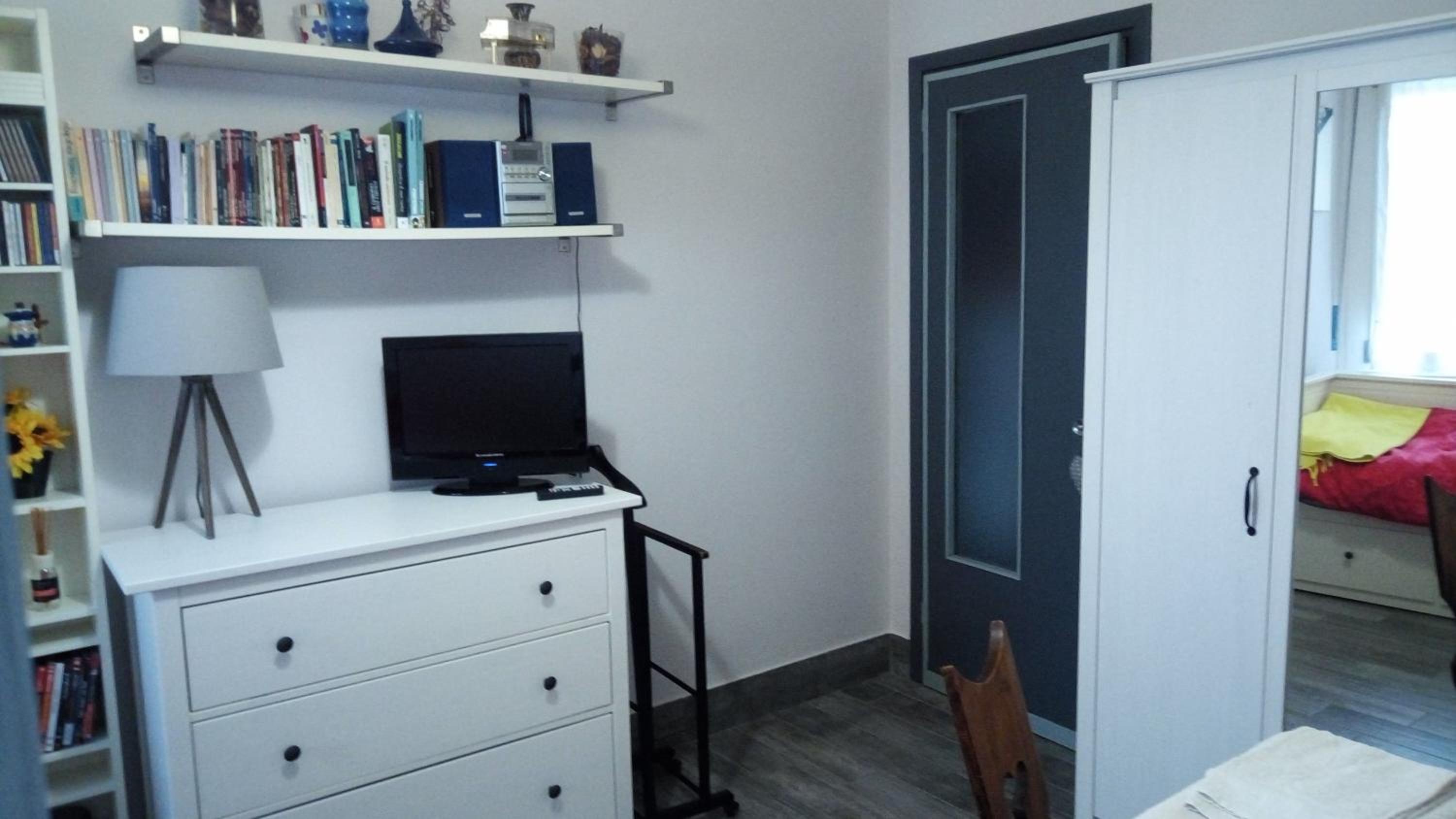 Single Room with Private Bathroom photo 3