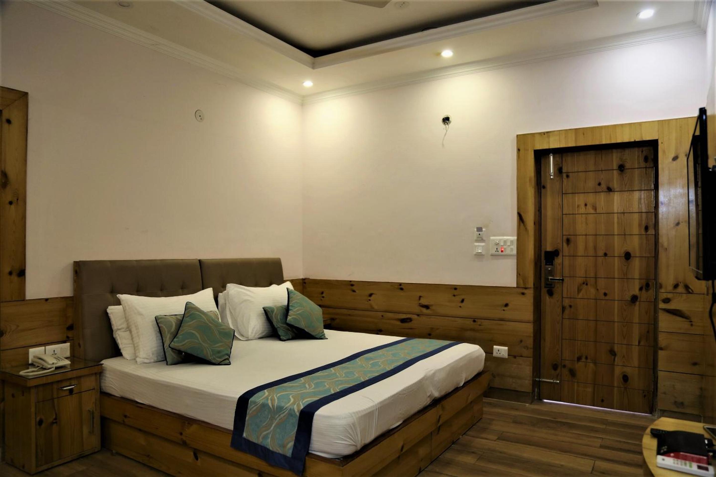 Budget Double Room - Photo 2