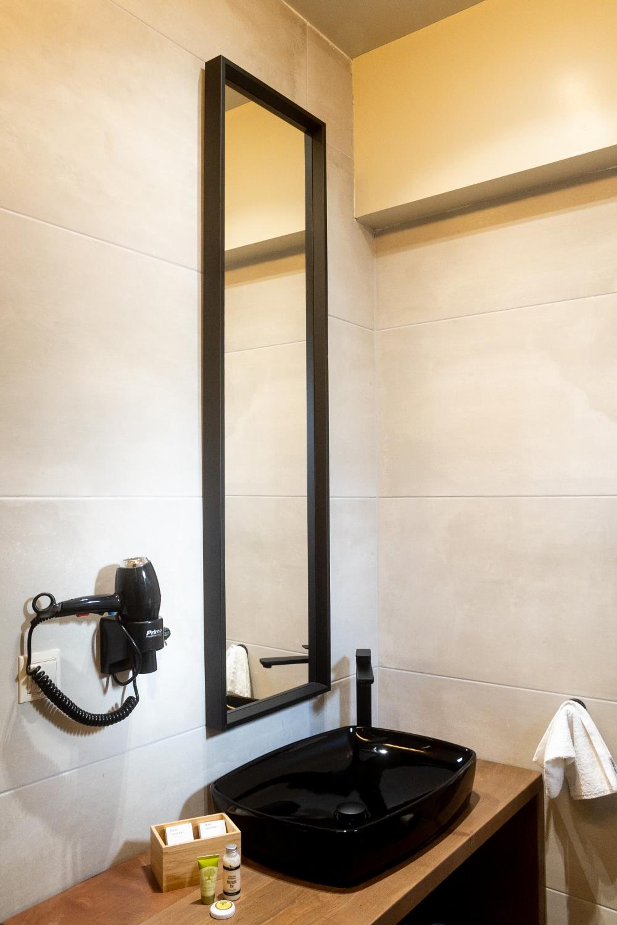 Premium Room - Photo 8