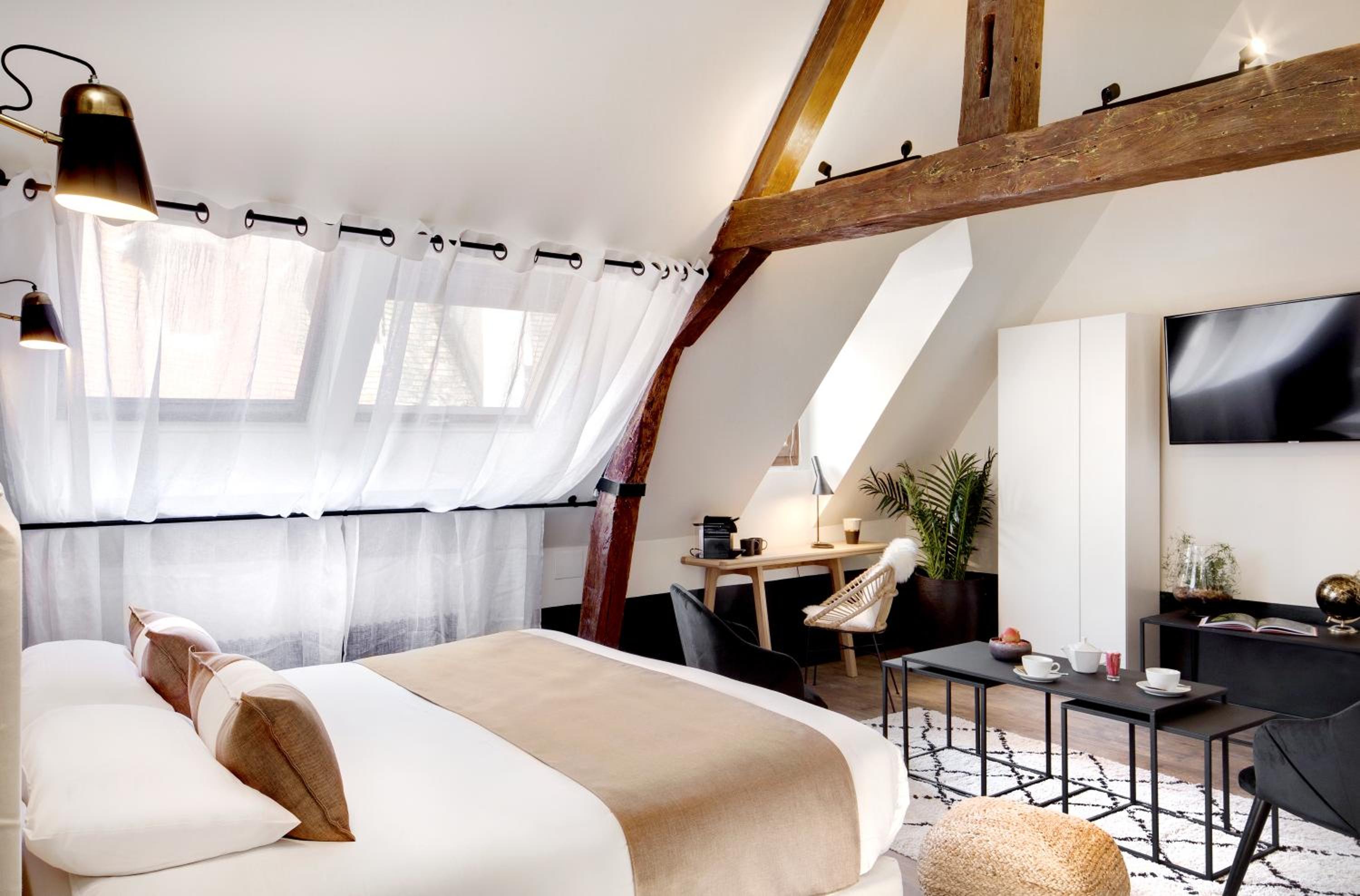 Deluxe Double Room - Maison des Ducs - 3rd Floor - No Elevator - Photo 7